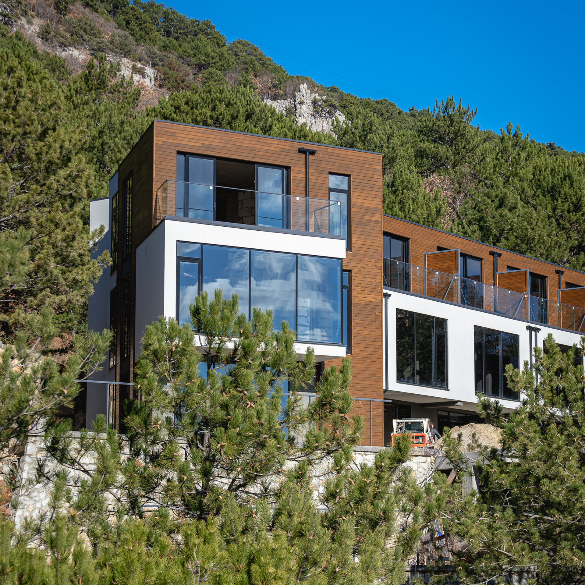 Динамика строительства коттеджного поселка ЭкоПарк в Ялте