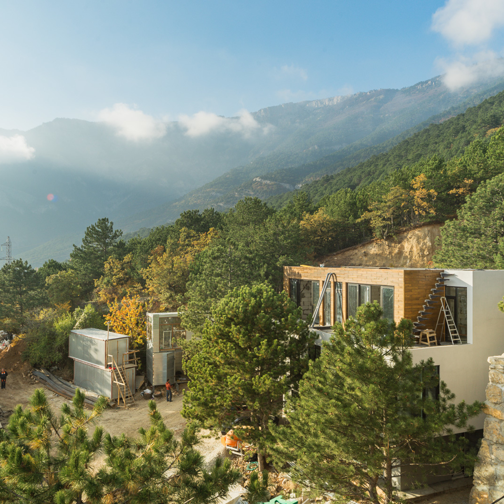 Фотосессия начала строительства коттеджного поселка в Ялте