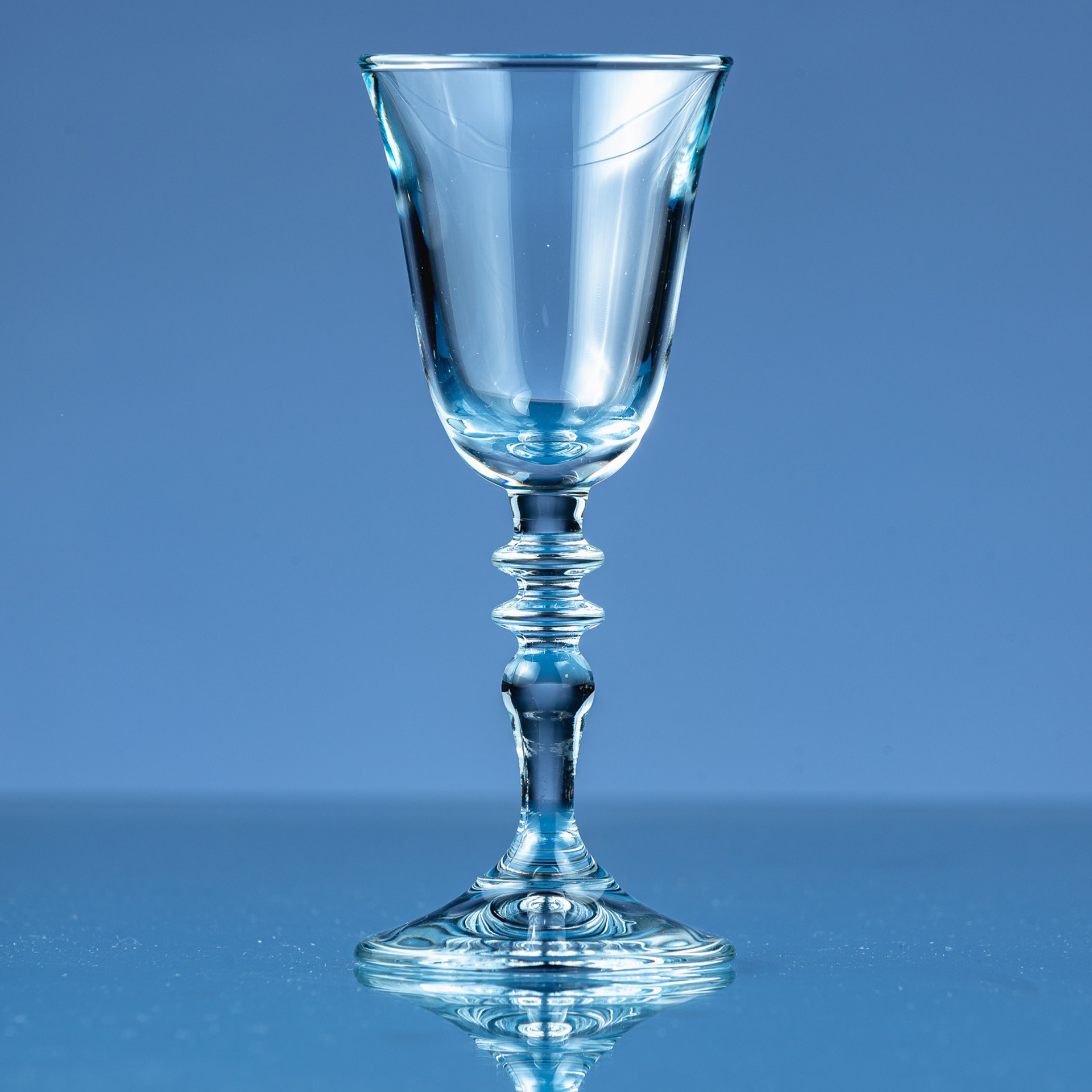 Фотосессия стеклянной посуды для сайта магазина SERVIA в Ялте