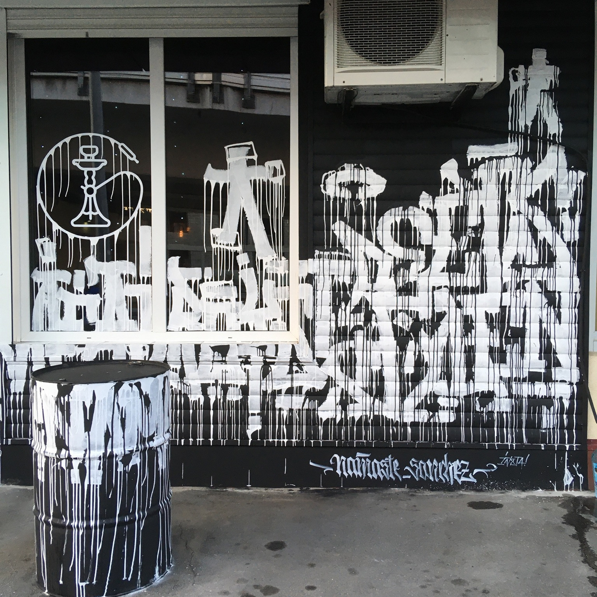 Walls. ㊍ Multi universal visual artist in India