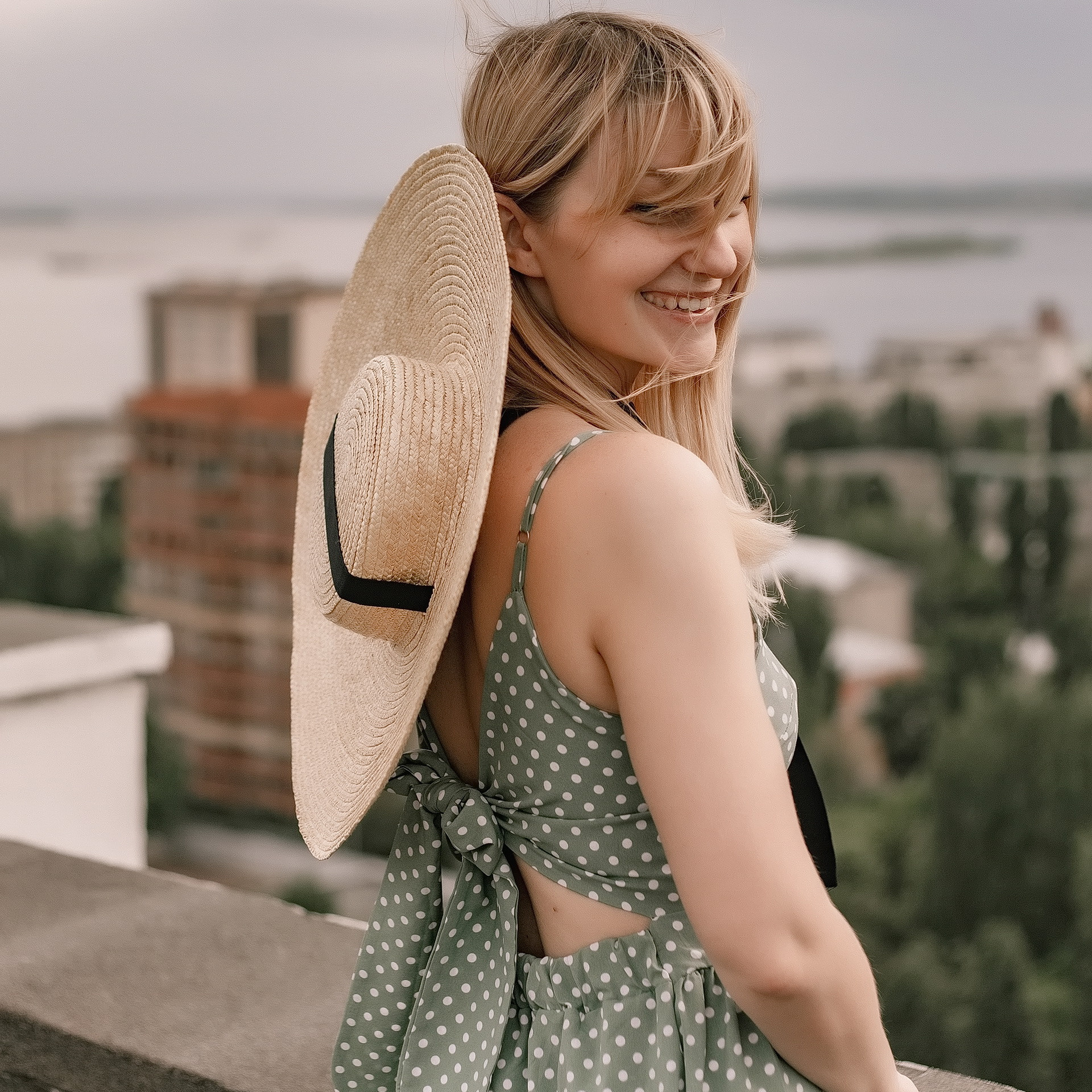 Над городом. Фото прогулка. Лето. Женский портрет