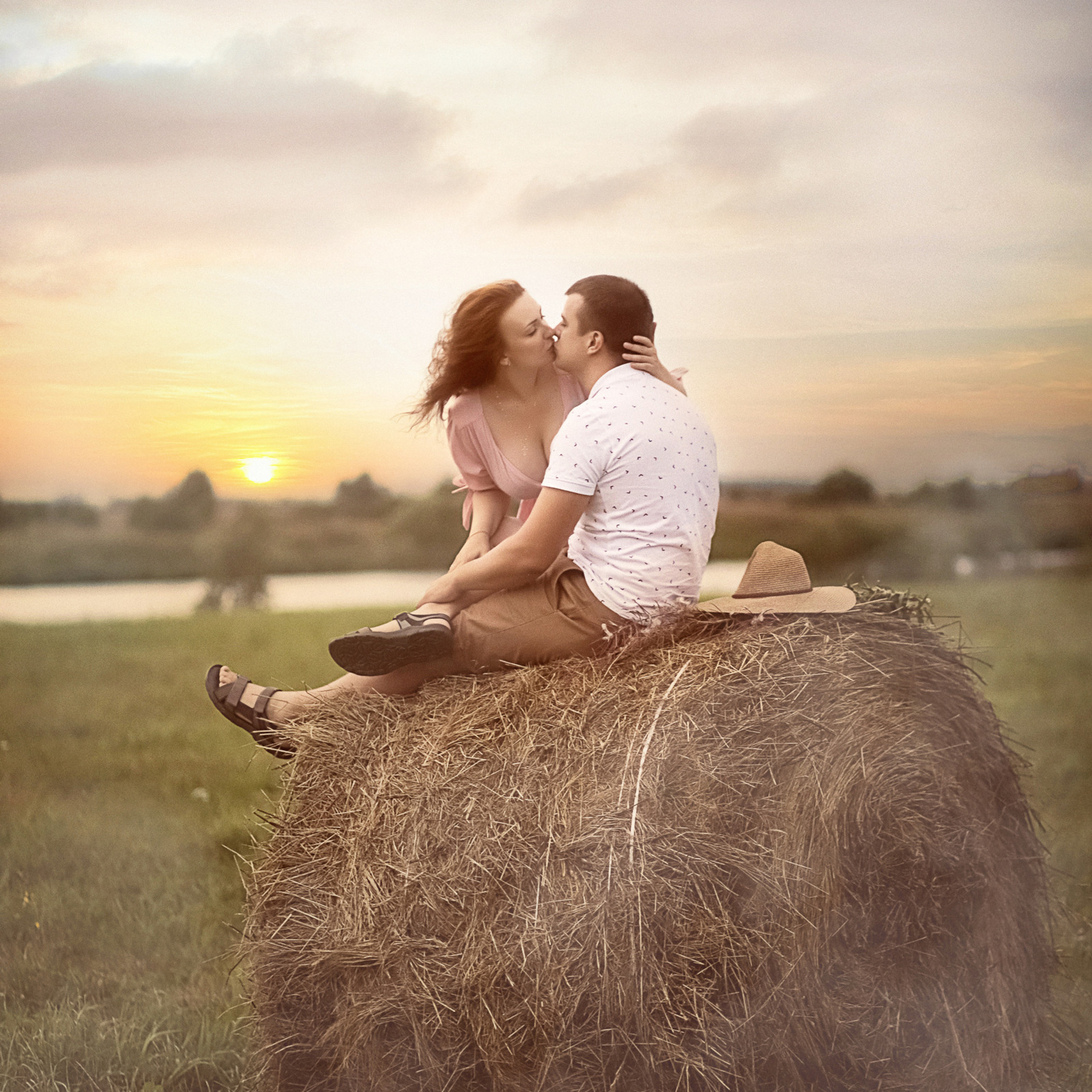 На закате_Поле_Лав-стори