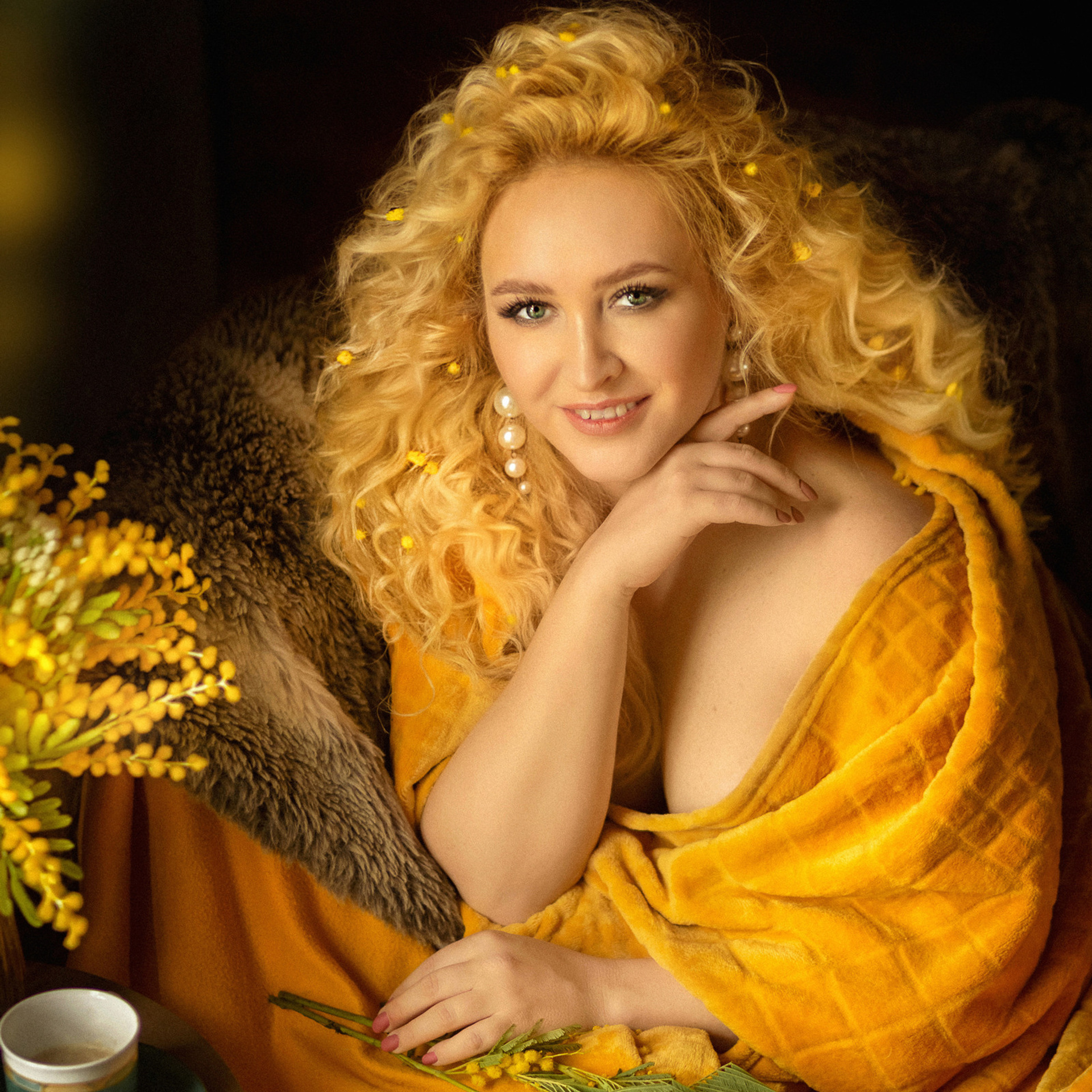 Девушка-Мимоза