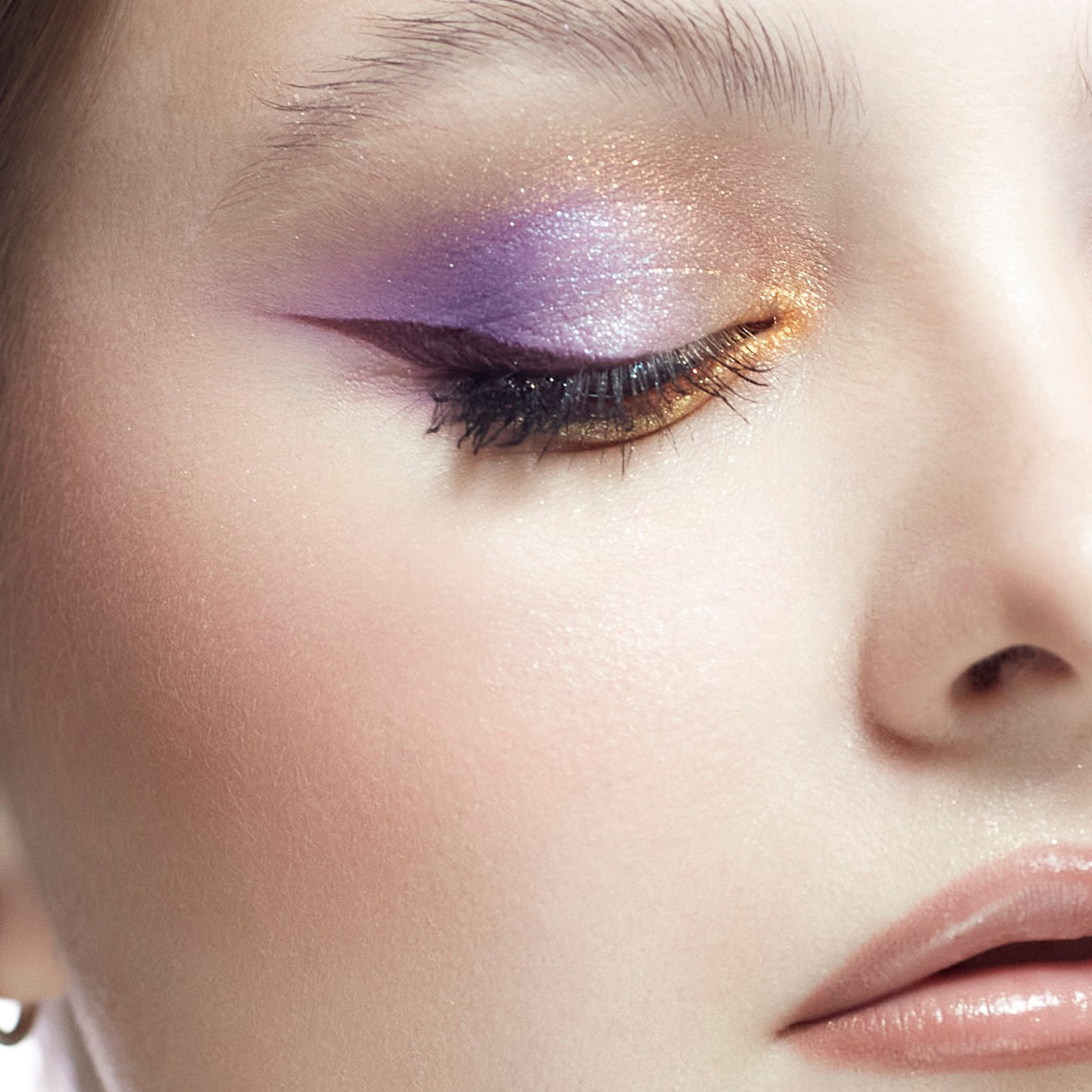 Сияющий фиолетовый