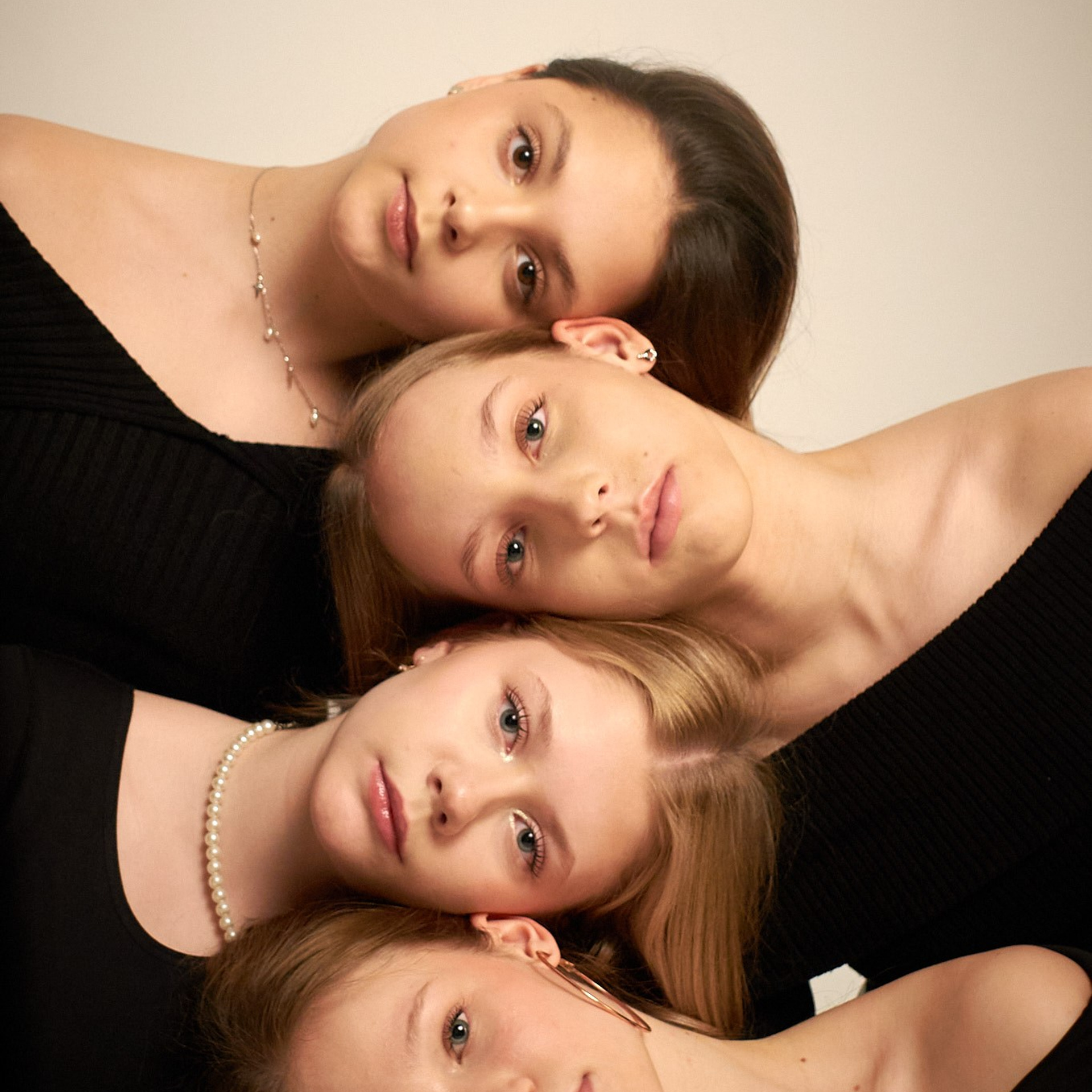 Girlsss. Дизайнер, студийный и репортажный фотограф в Москве Мария Кузнецова