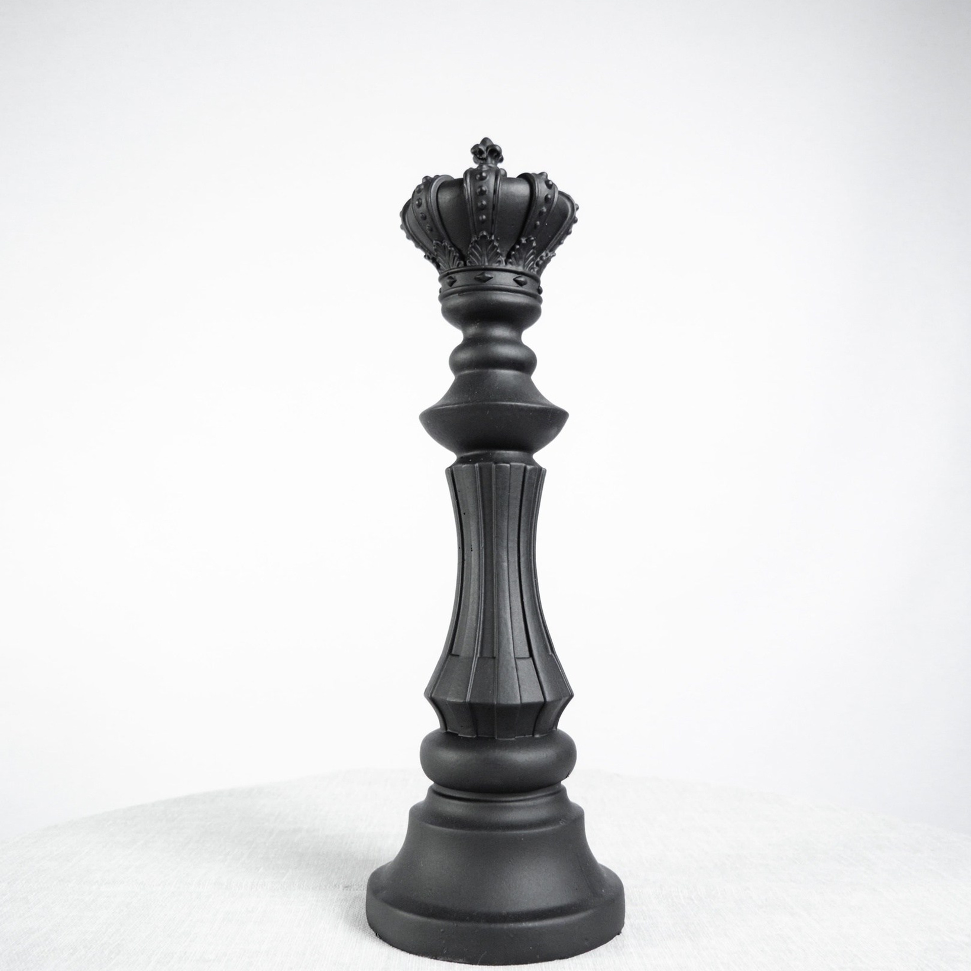 Гипсовая шахматная фигура Ферзя.