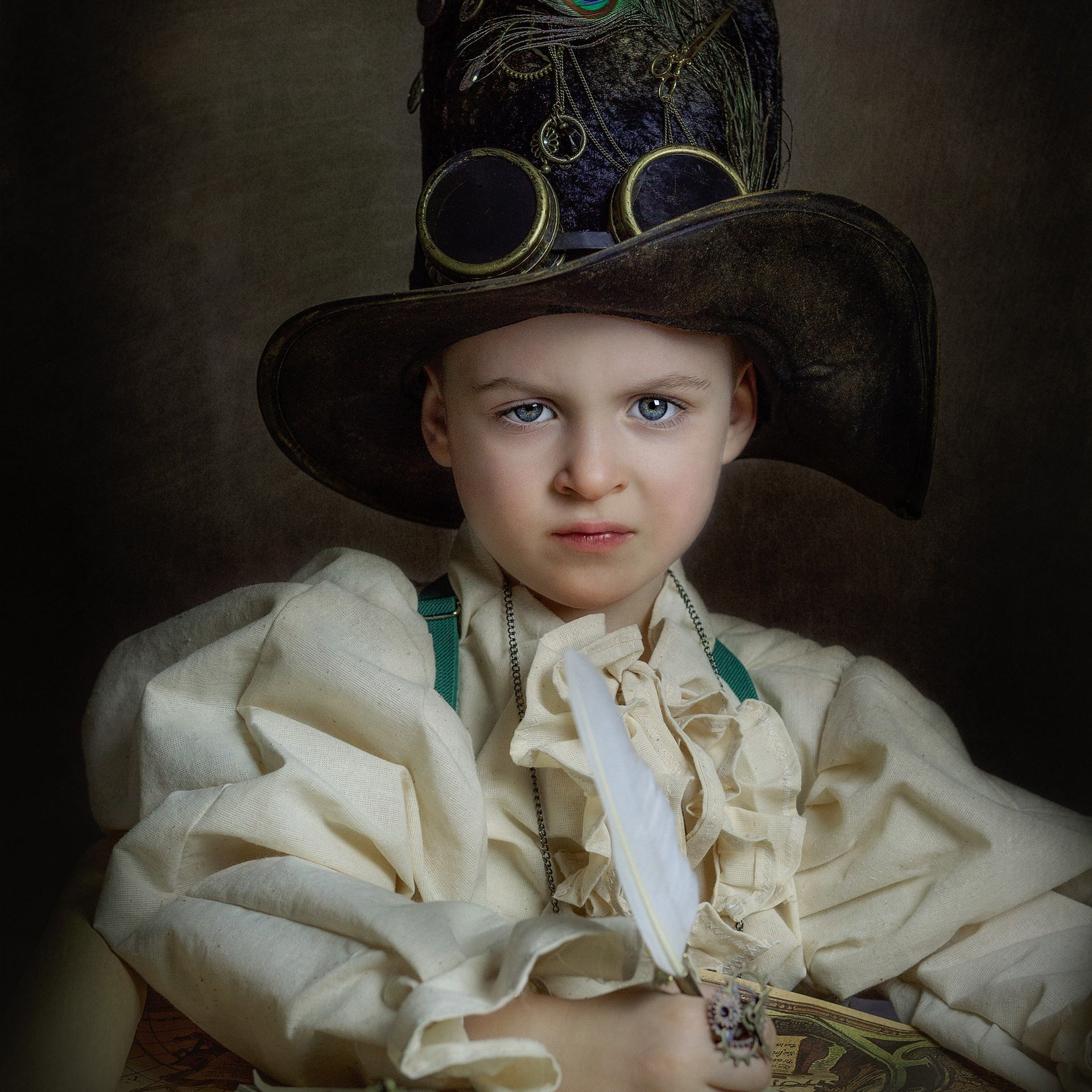 Фотосессия в стиле стимпанк. Ребенок в винтажном костюме стимпанк пишет письмо.