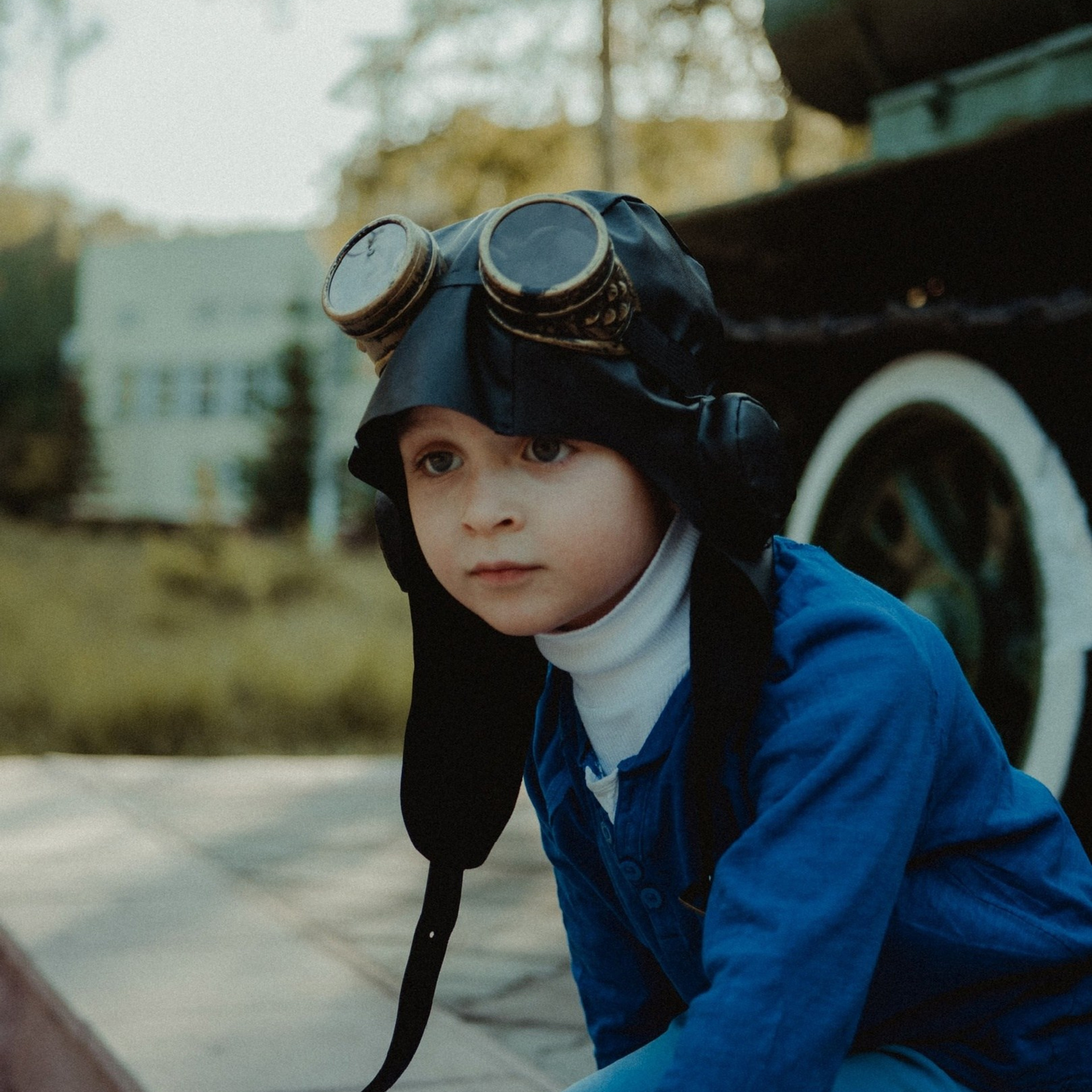 Шлем лётчика с винтажными очками.