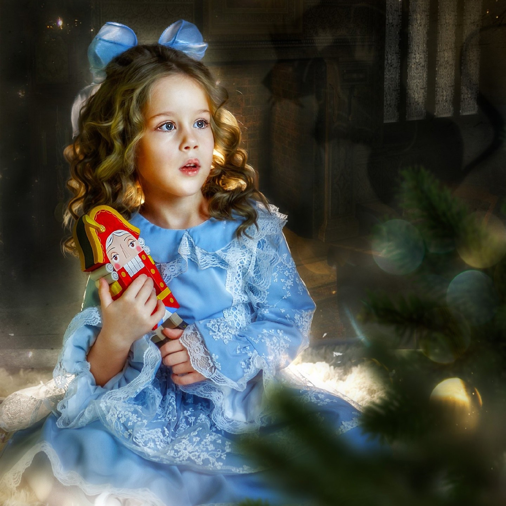 Платье с кружевом и бантами. Заколка бант. Размер 110.