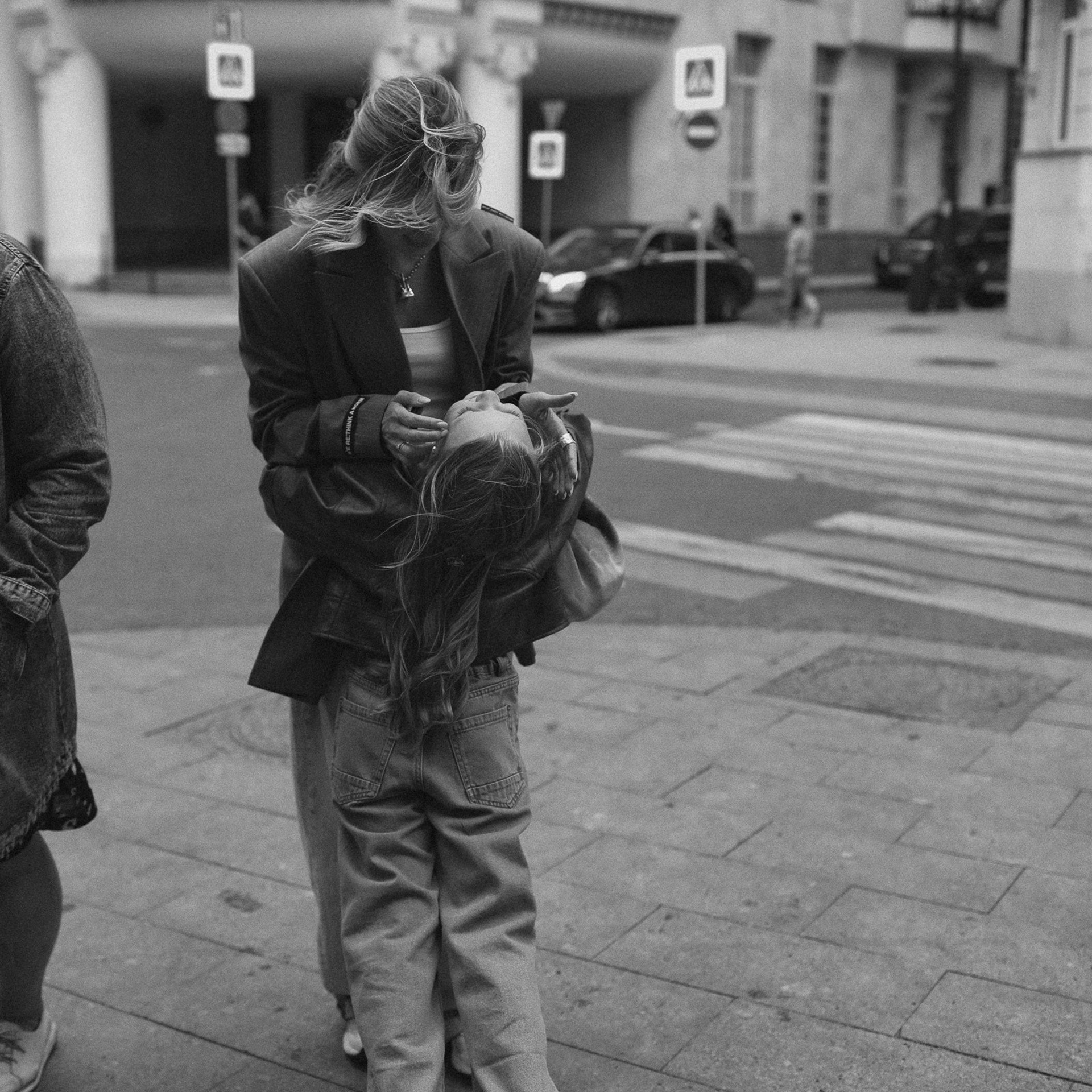 про Алёну и Миру