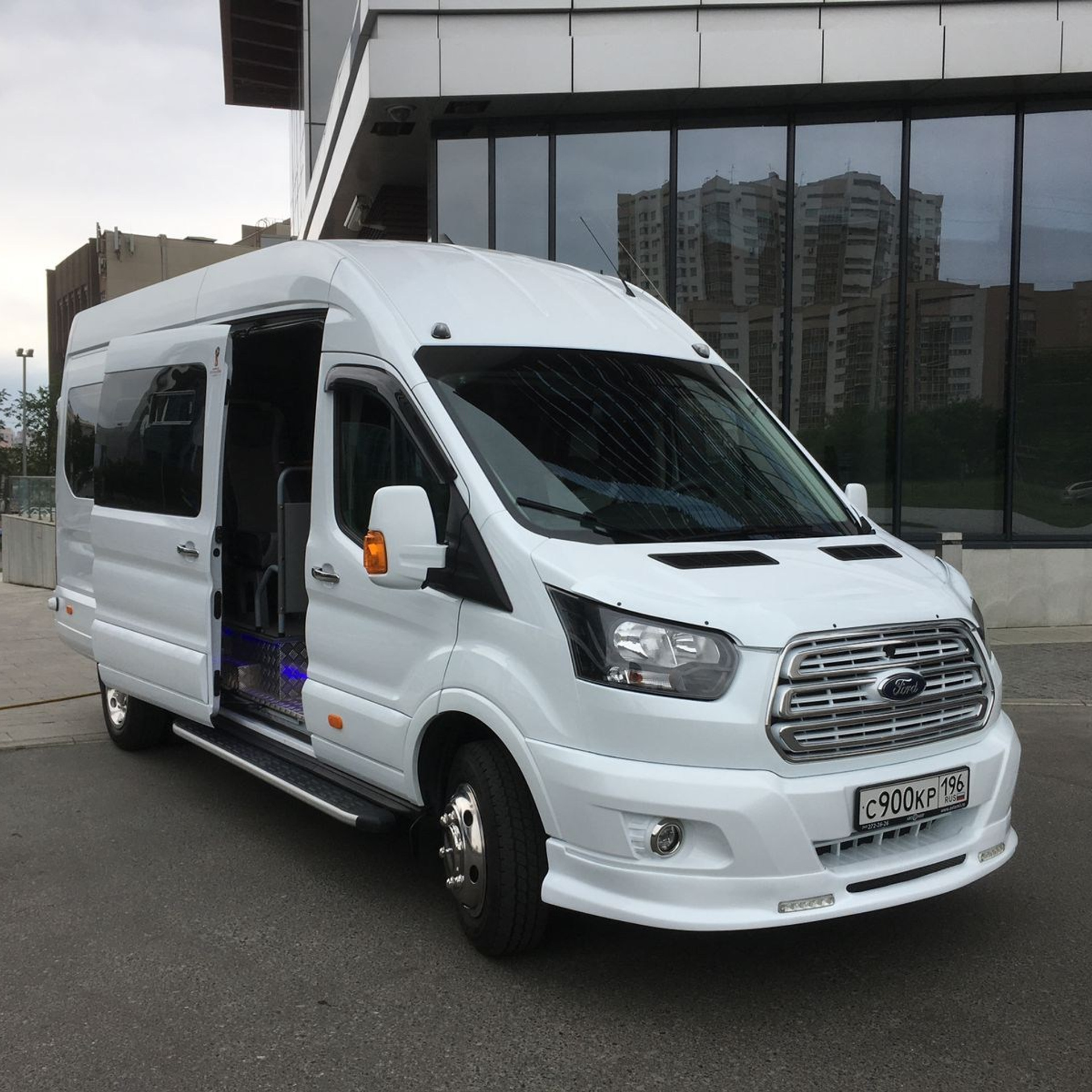 Арендуйте минивэн, автобус в Екатеринбурге за 5 минут