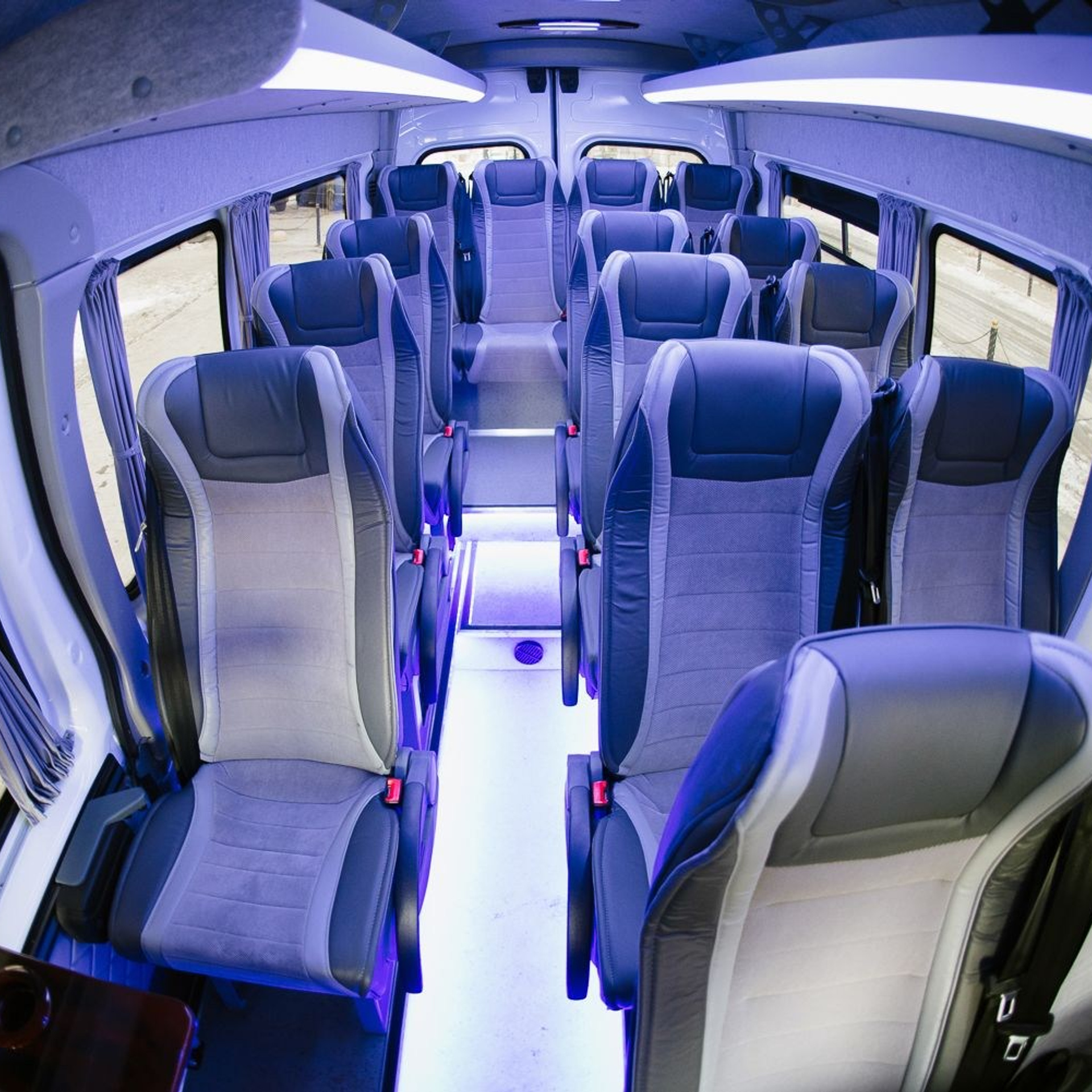 Арендуйте минивэн, автобус в Екатеринбурге за 5 минут