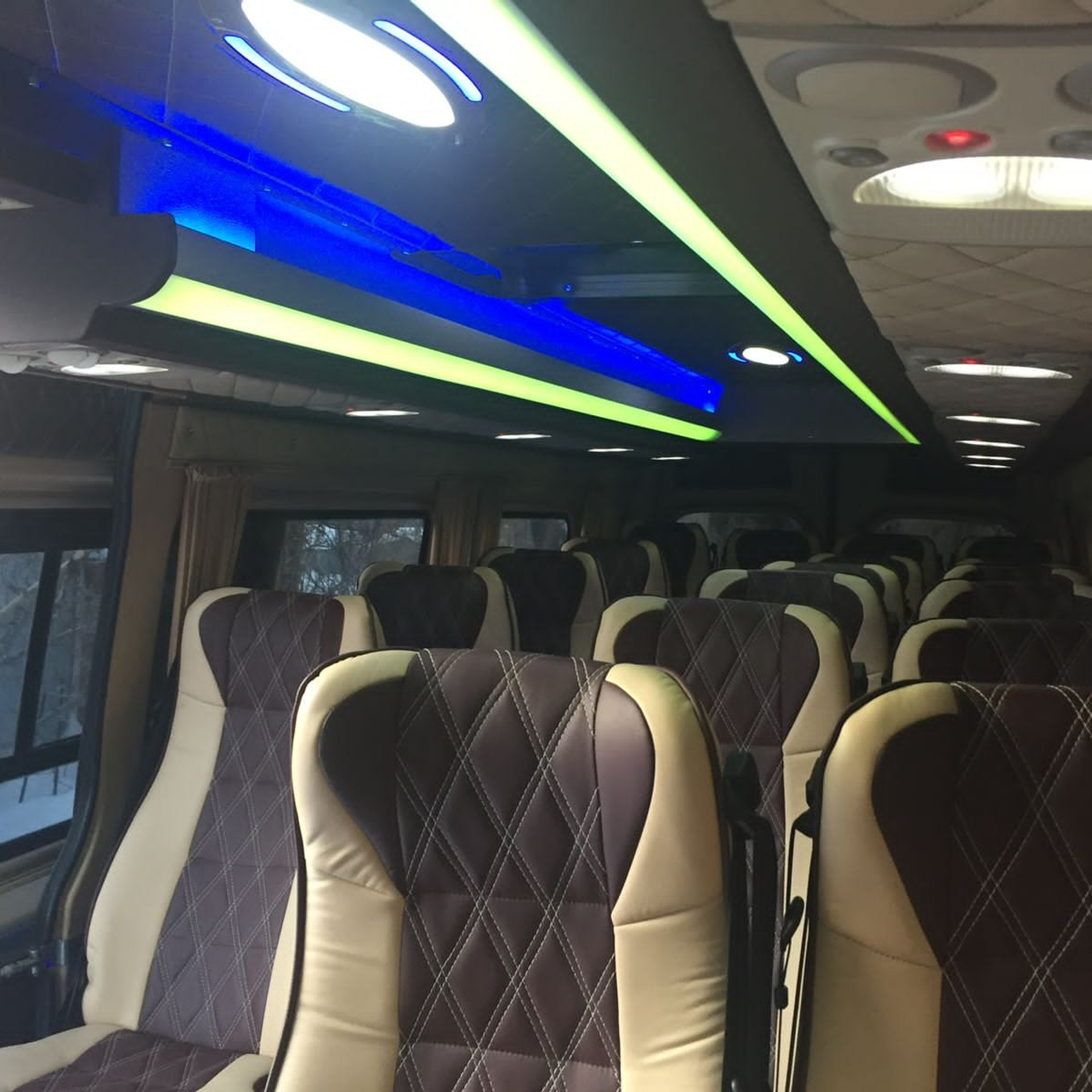 Арендуйте минивэн, автобус в Екатеринбурге за 5 минут