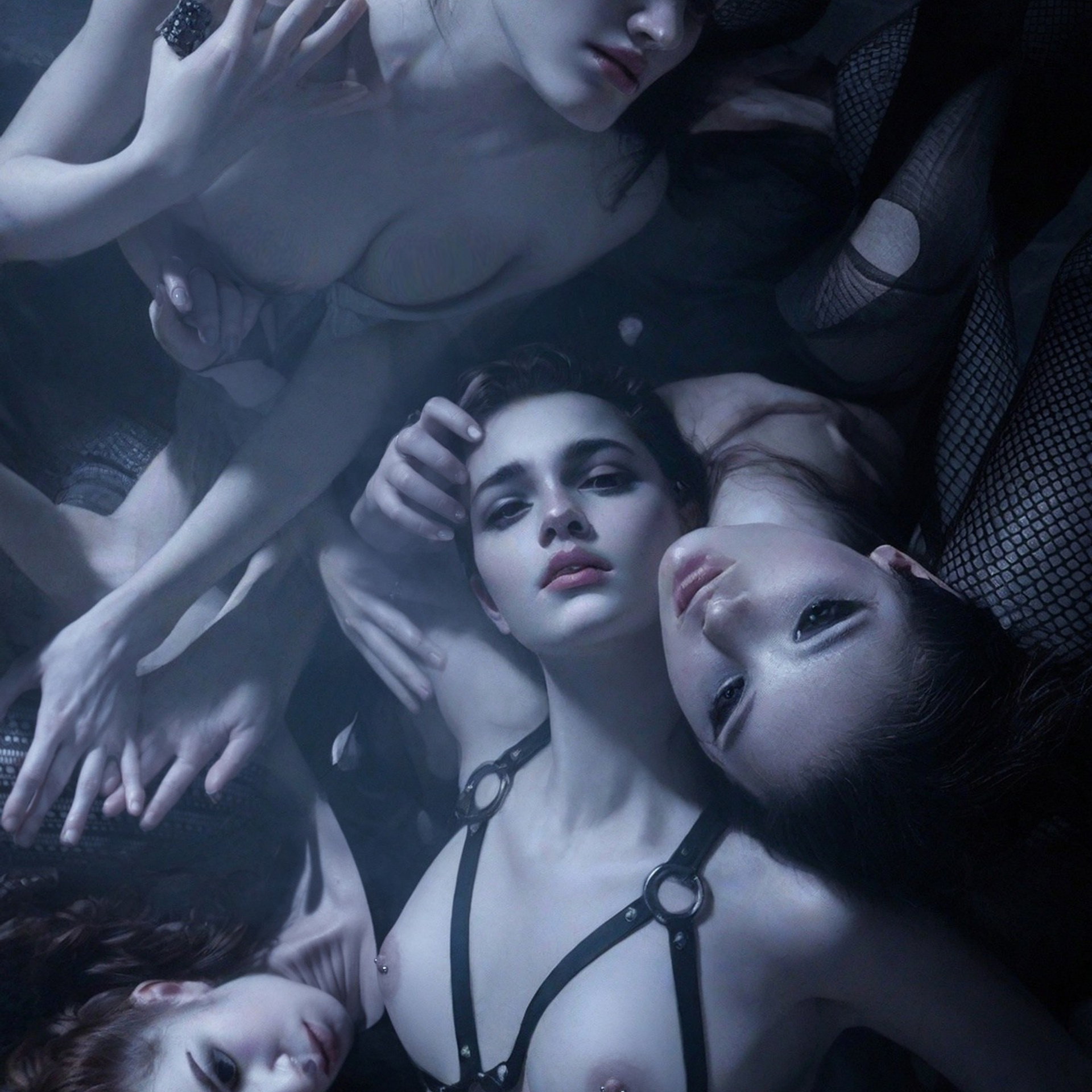 - снимаю на условиях TFP, провожу регулярные арт-ню воркшопы в СПБ  и. Фотограф Облако Александра