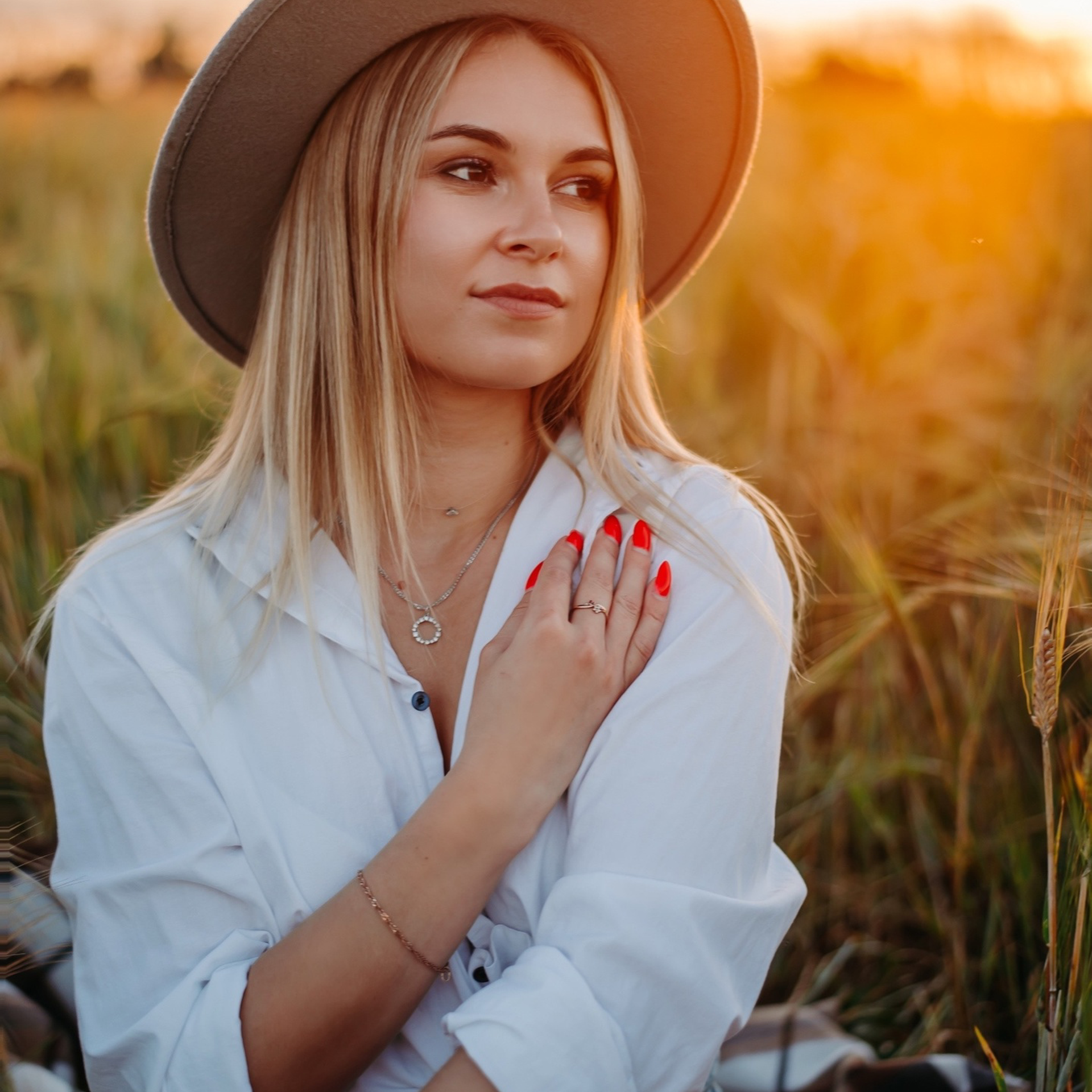 Юля на закате