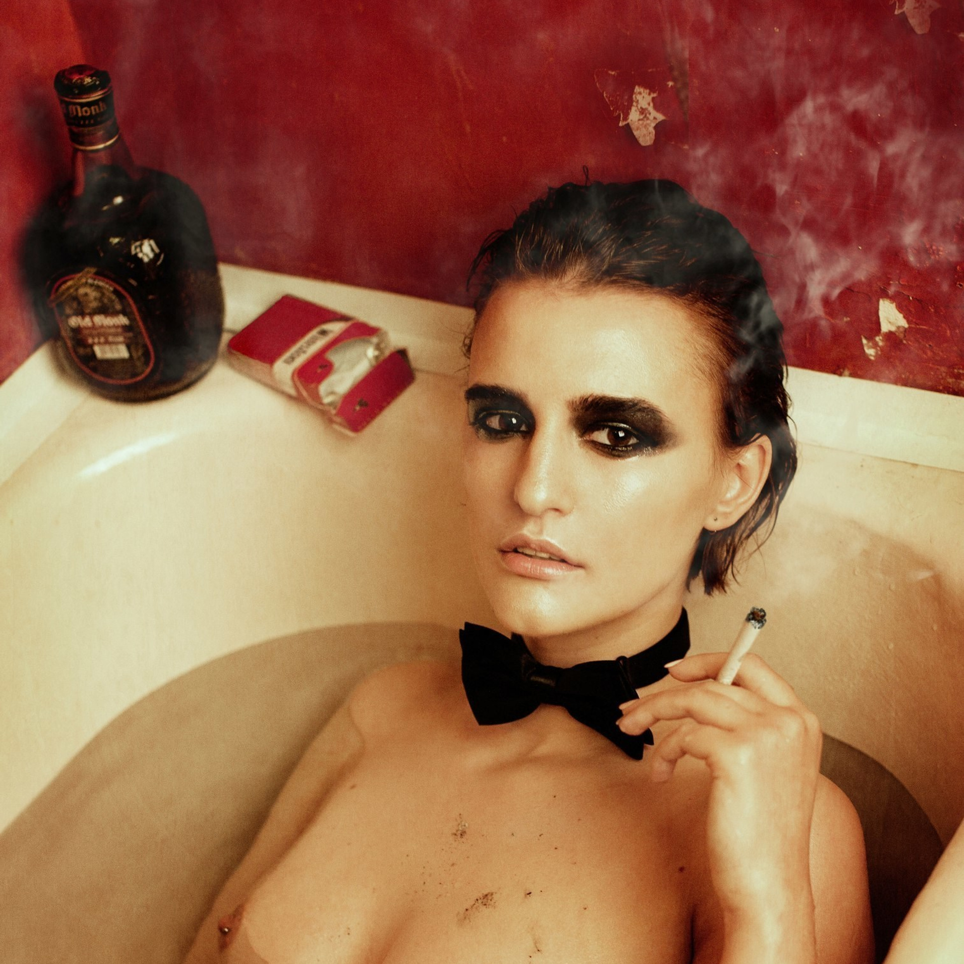 - снимаю на условиях TFP, провожу регулярные арт-ню воркшопы в СПБ  и. Фотограф Облако Александра