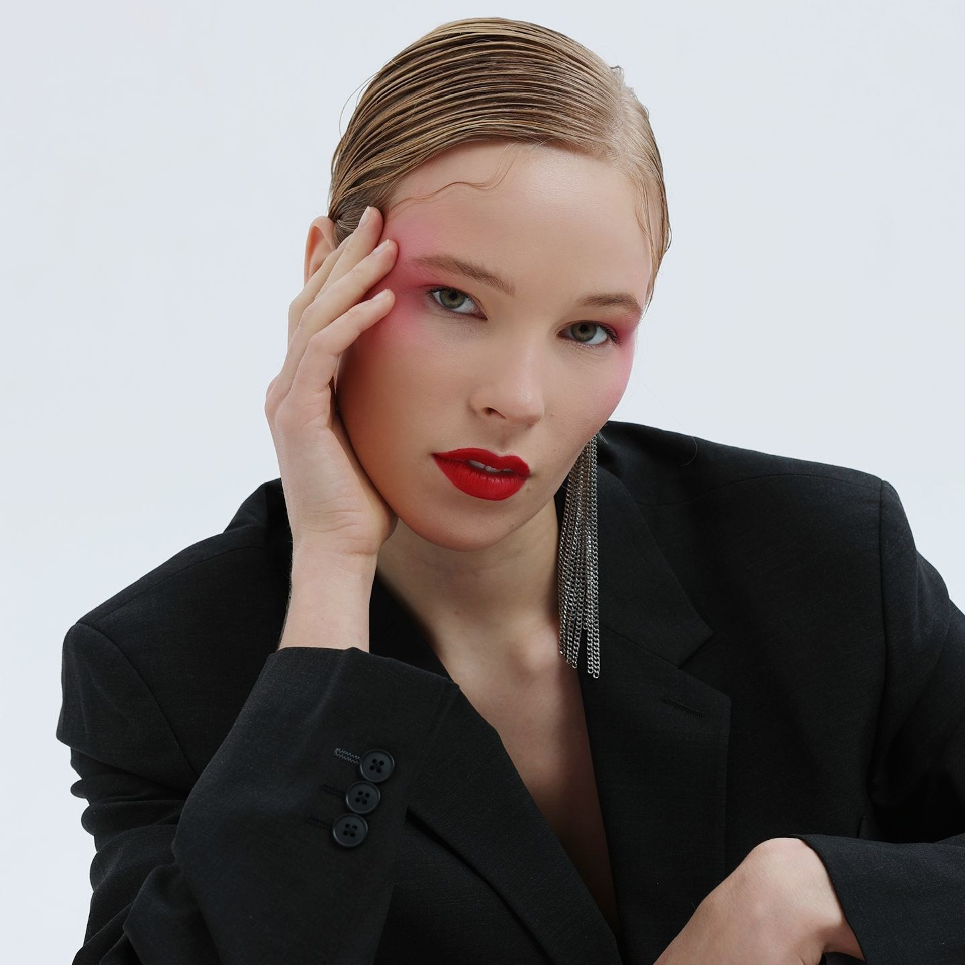 Креативный макияж для съемки на циклораме