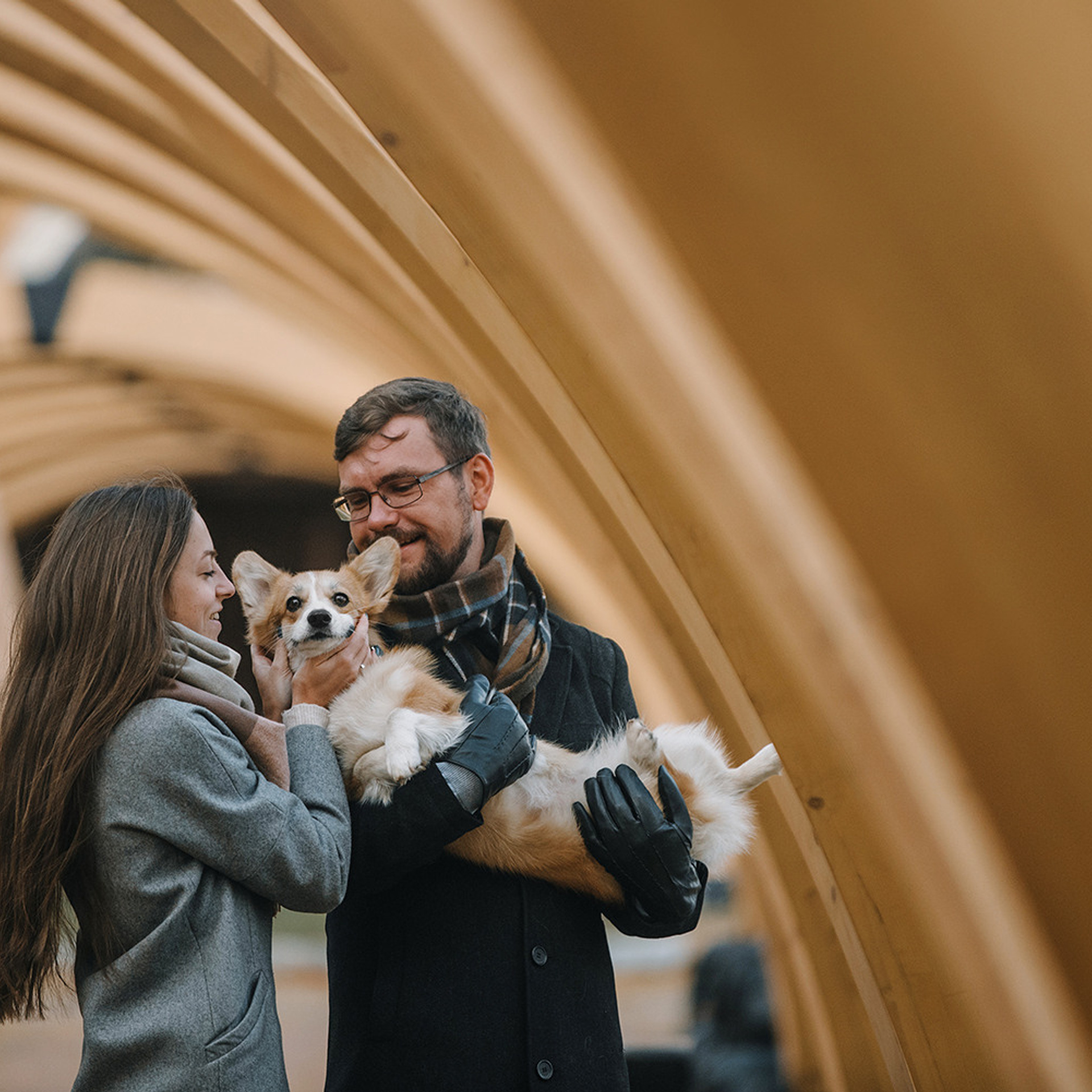 Катя, Саша и корги Люси. Фотограф Анна Тюрина