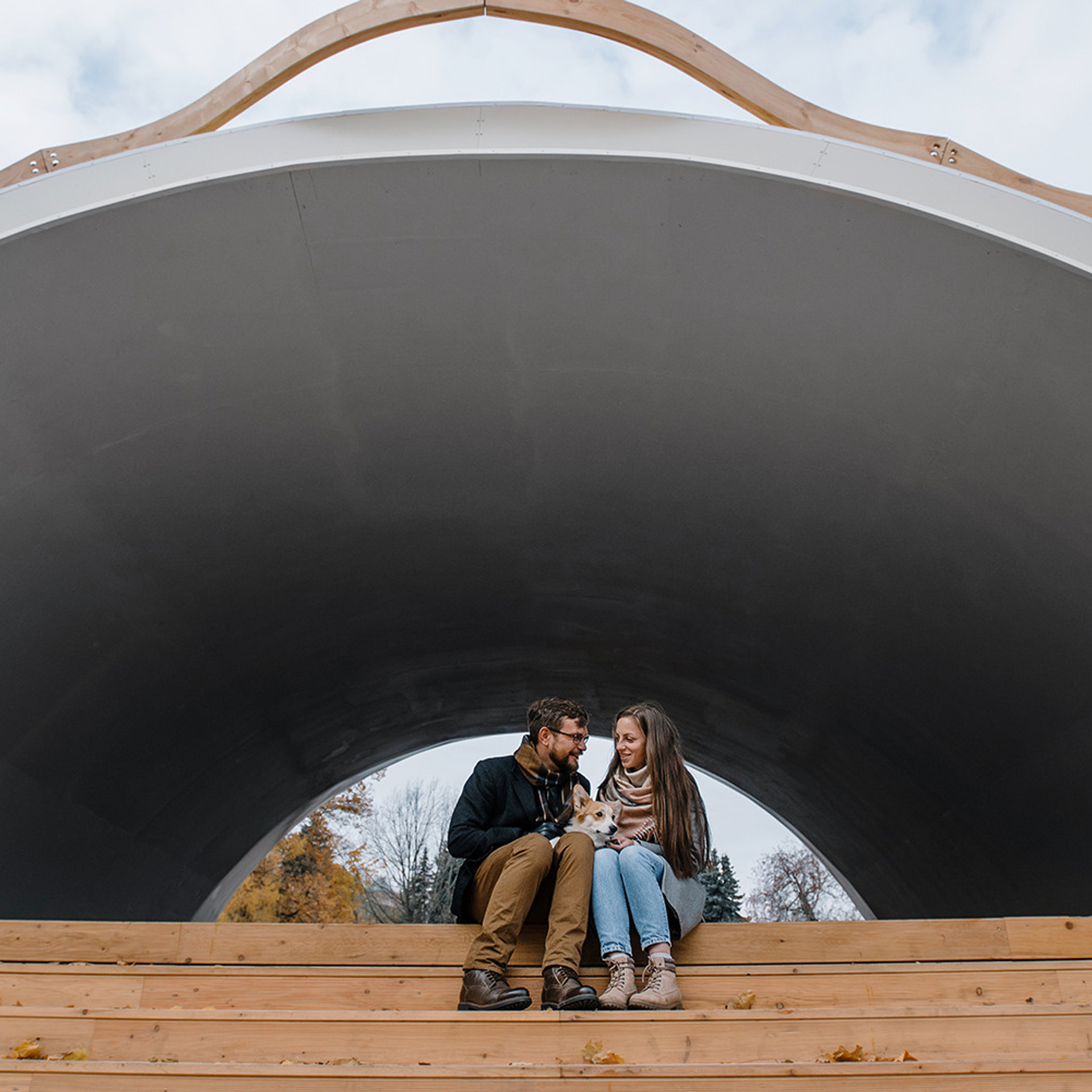 Катя, Саша и корги Люси. Фотограф Анна Тюрина