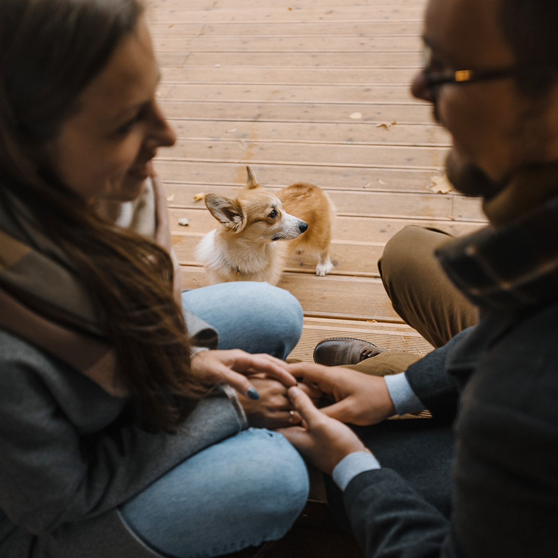 Катя, Саша и корги Люси. Фотограф Анна Тюрина