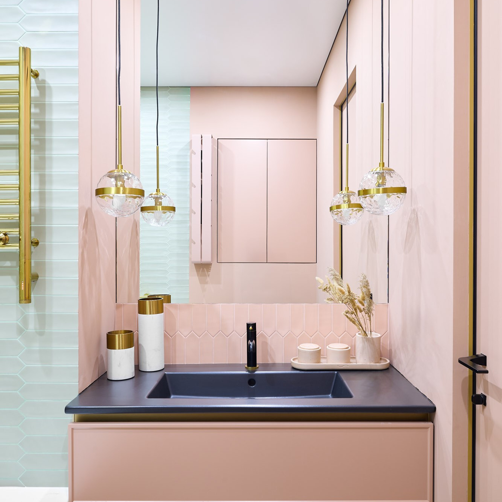 ванная в розовых тонах