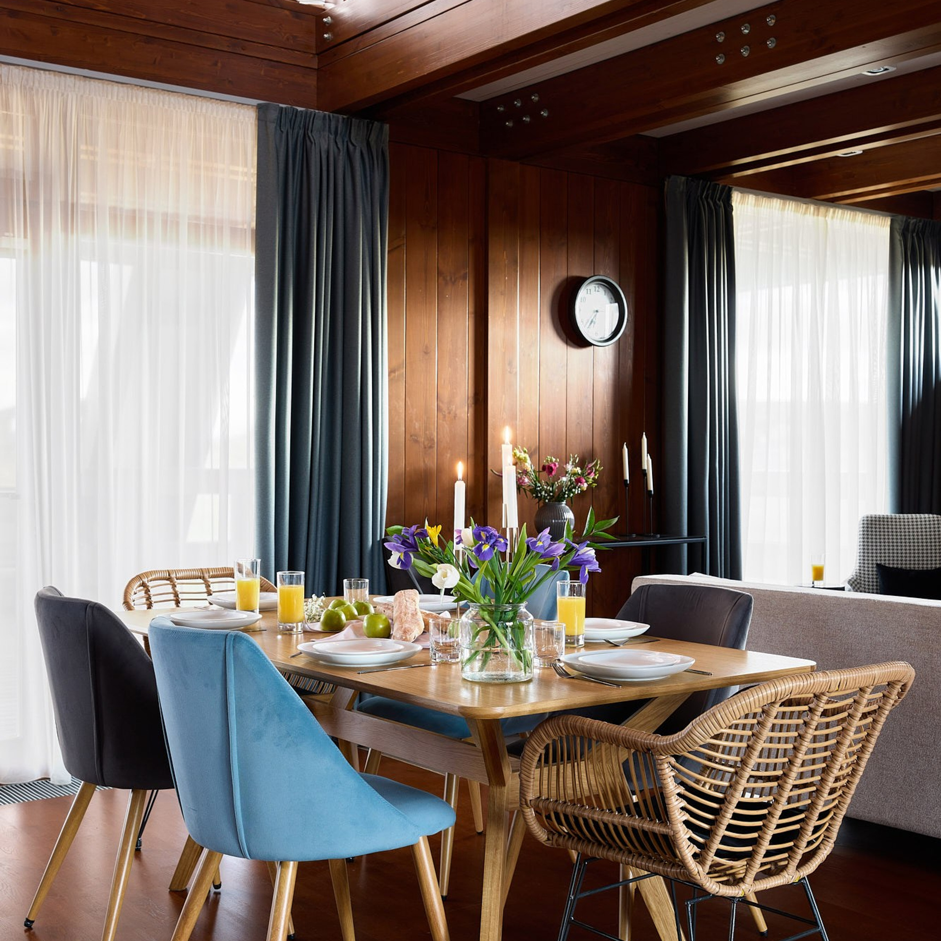 стилизованный стол