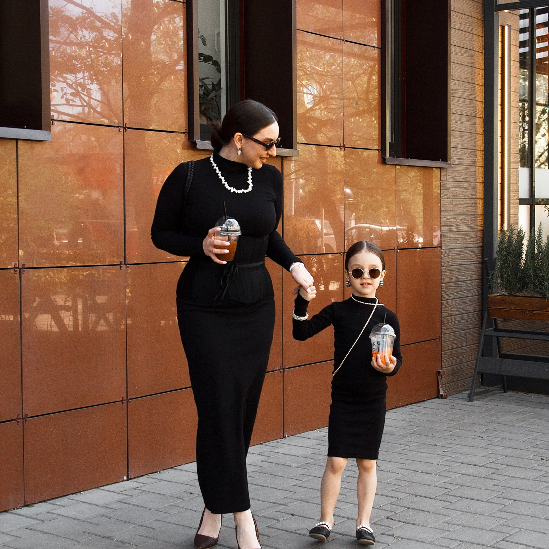 Анастасия и София