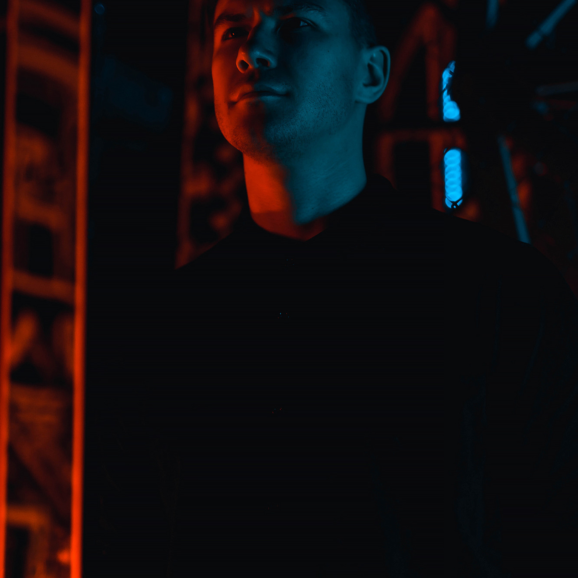 Руслан | Neon. W&T Studio Studio photo and video content creation