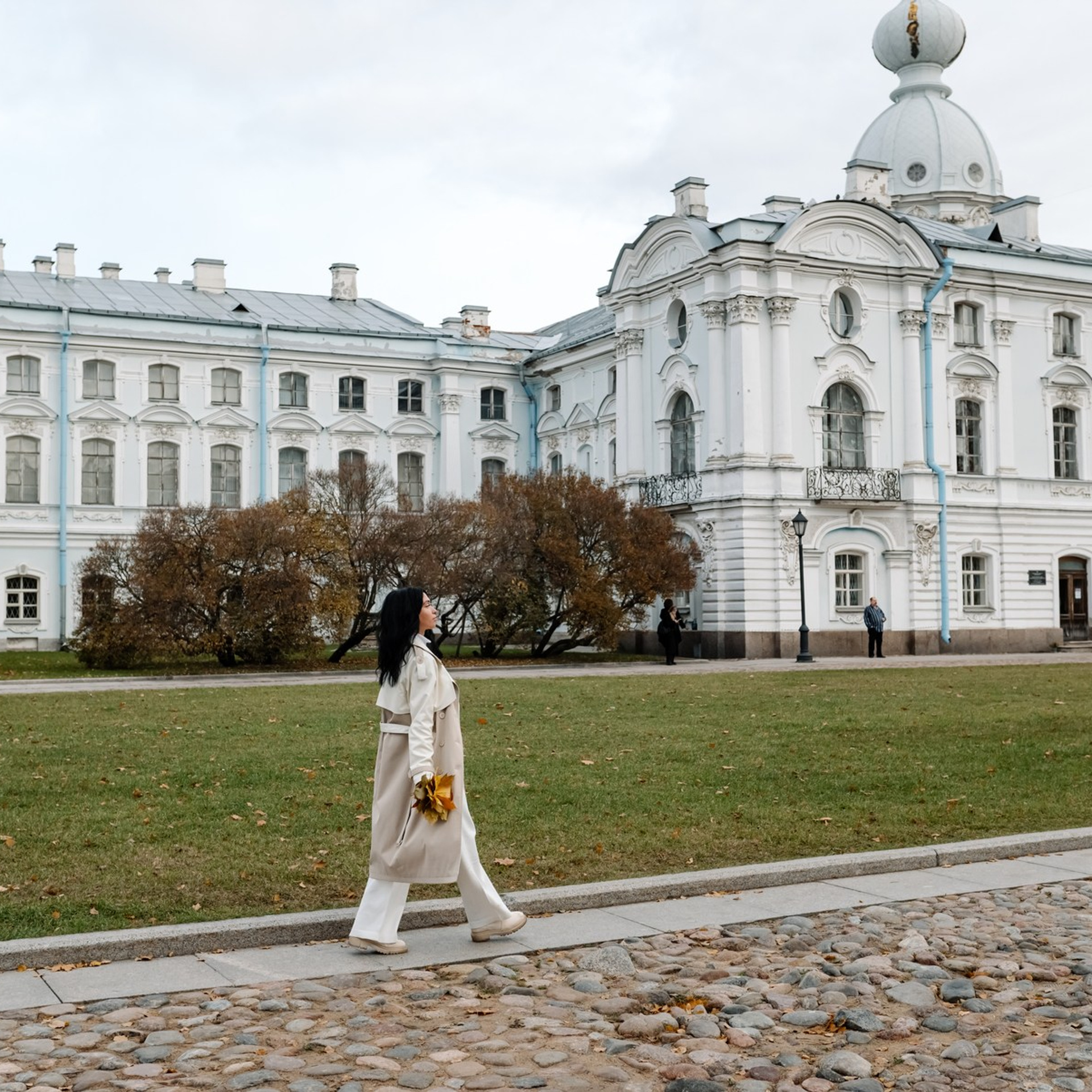 Юля. Смольный парк