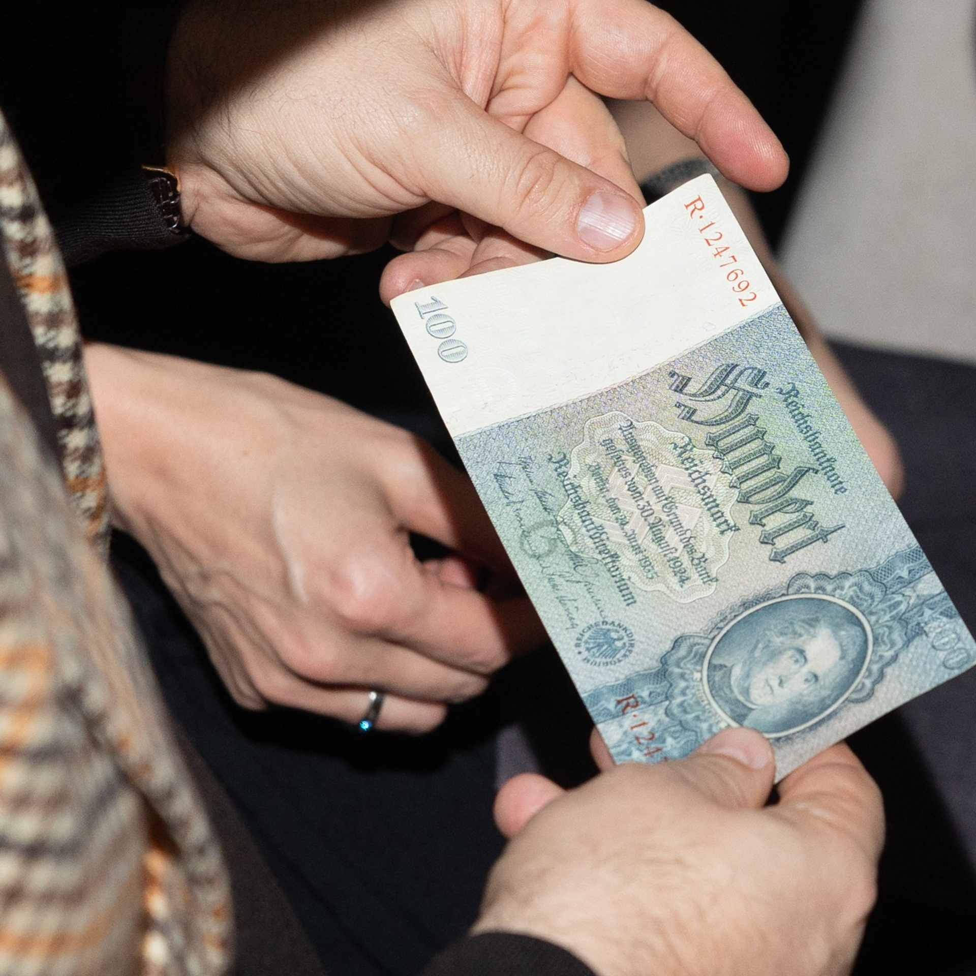 Altamira project: лекция «Суррогаты-деньги несуществующих правительств». Свадебный фотограф в Нижнем Новгороде и Москве Виктор Баринов