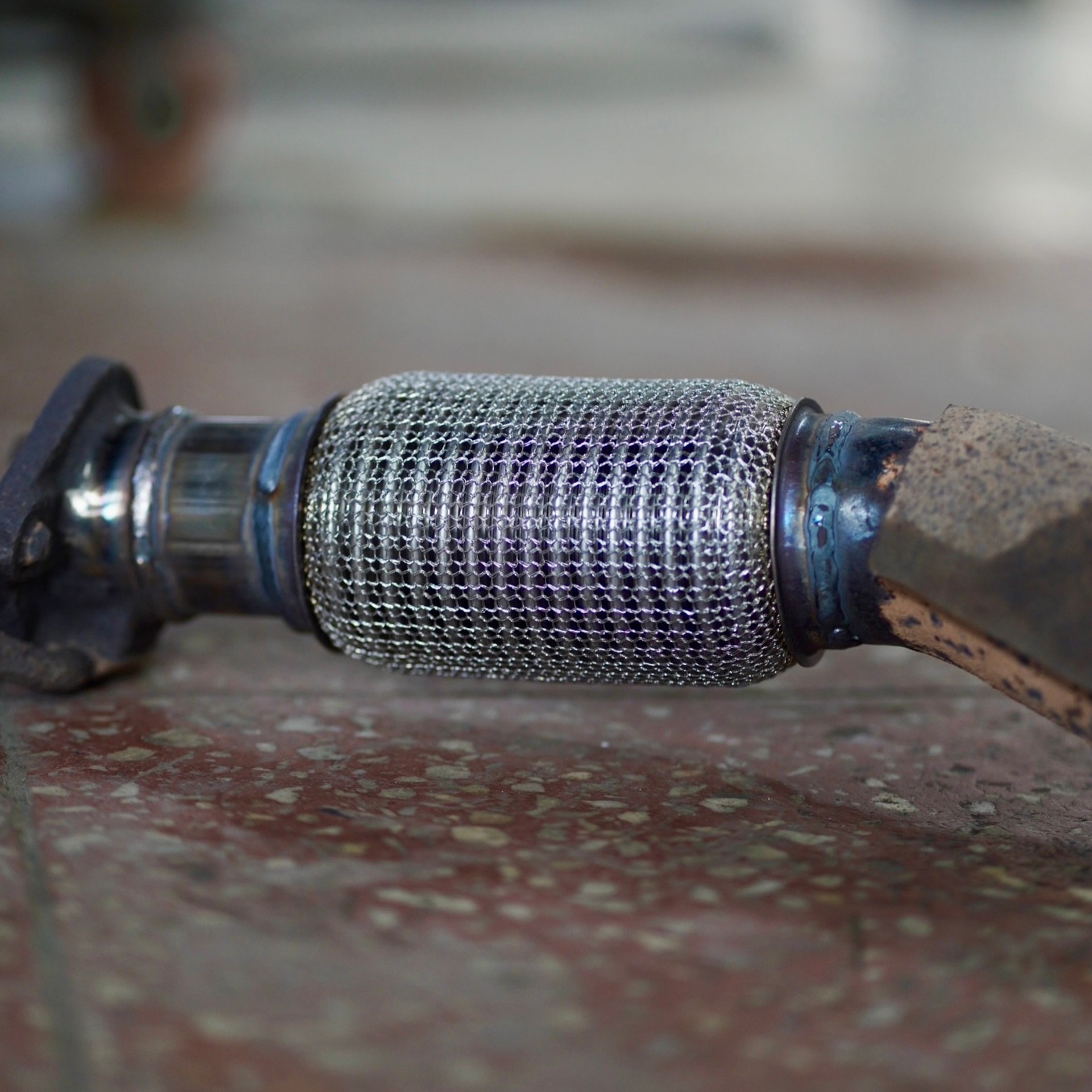 Зачем менять гофру?