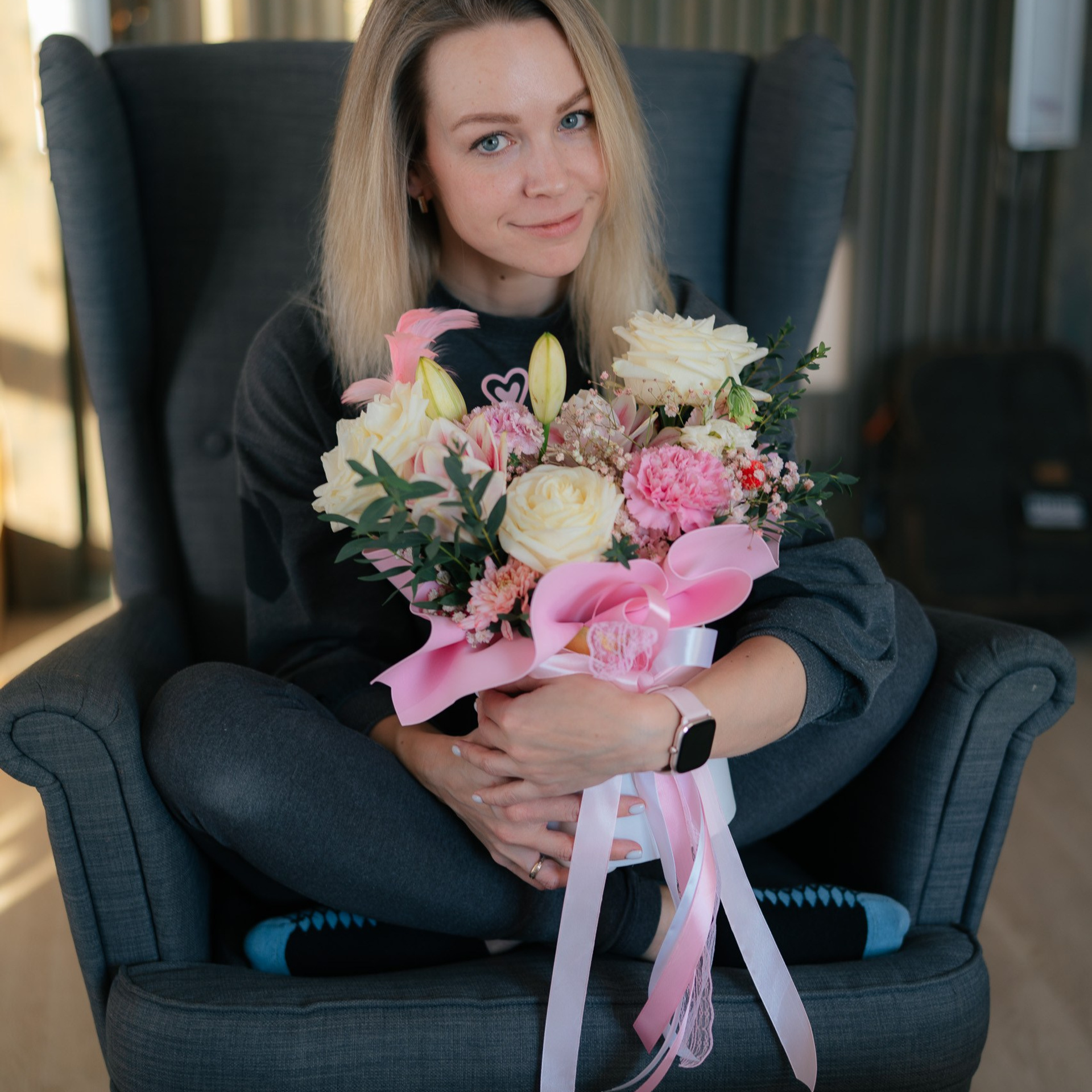 Аня с букетом на ДР