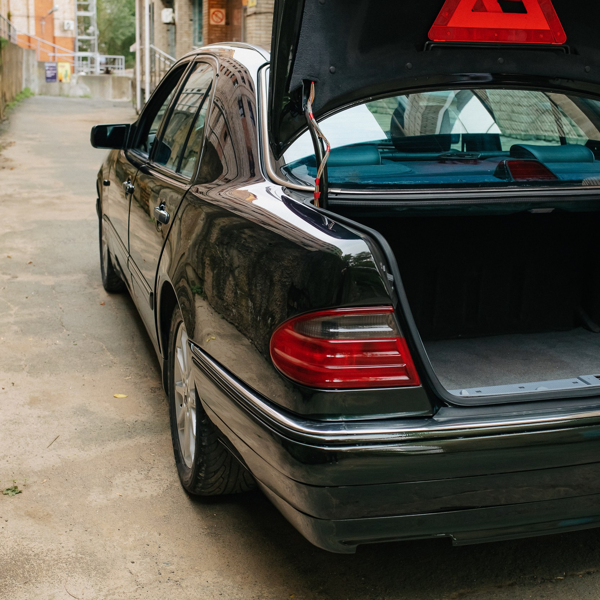 Ваня и мерседес, фото сделанно для продажи. продал машину за неделю