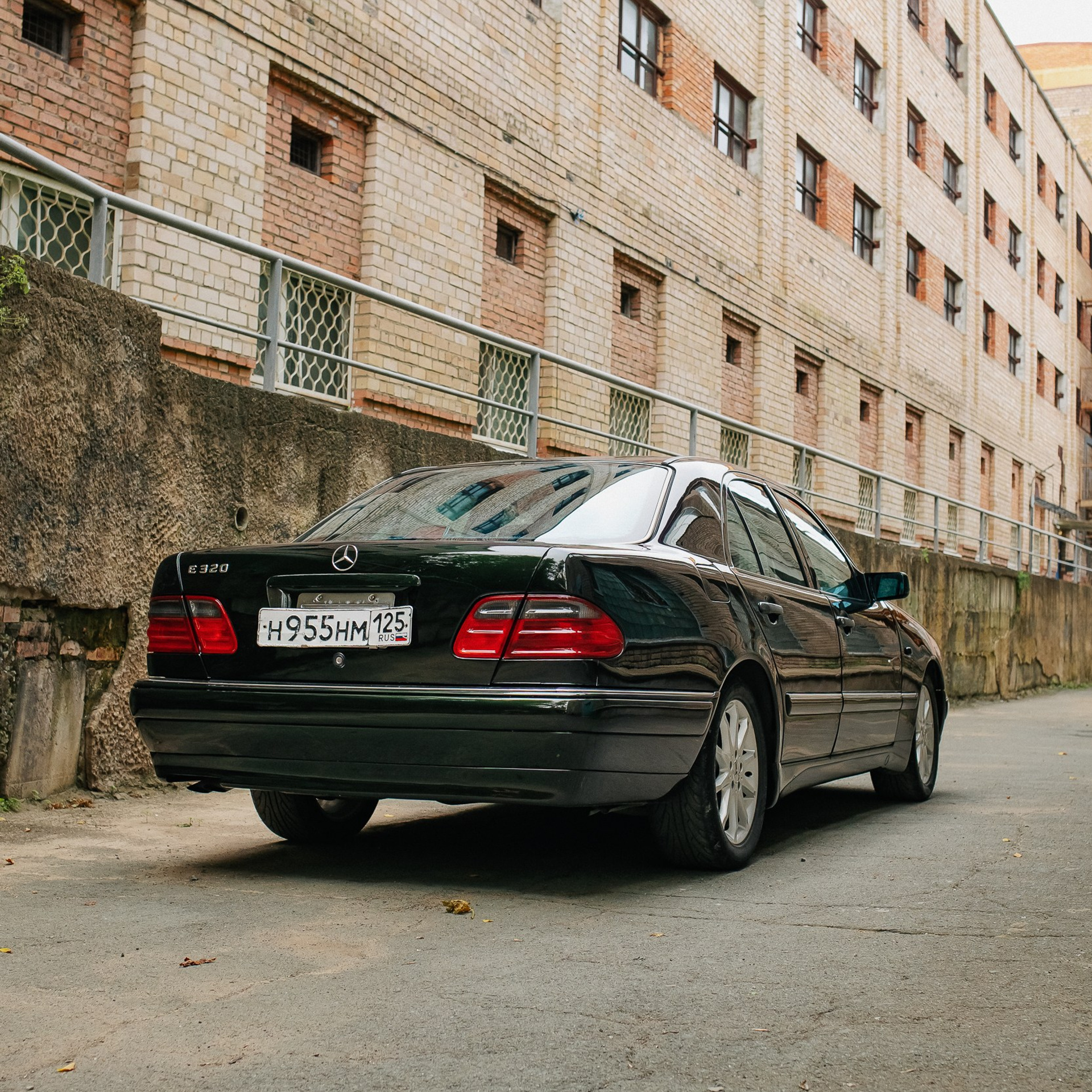 Ваня и мерседес, фото сделанно для продажи. продал машину за неделю