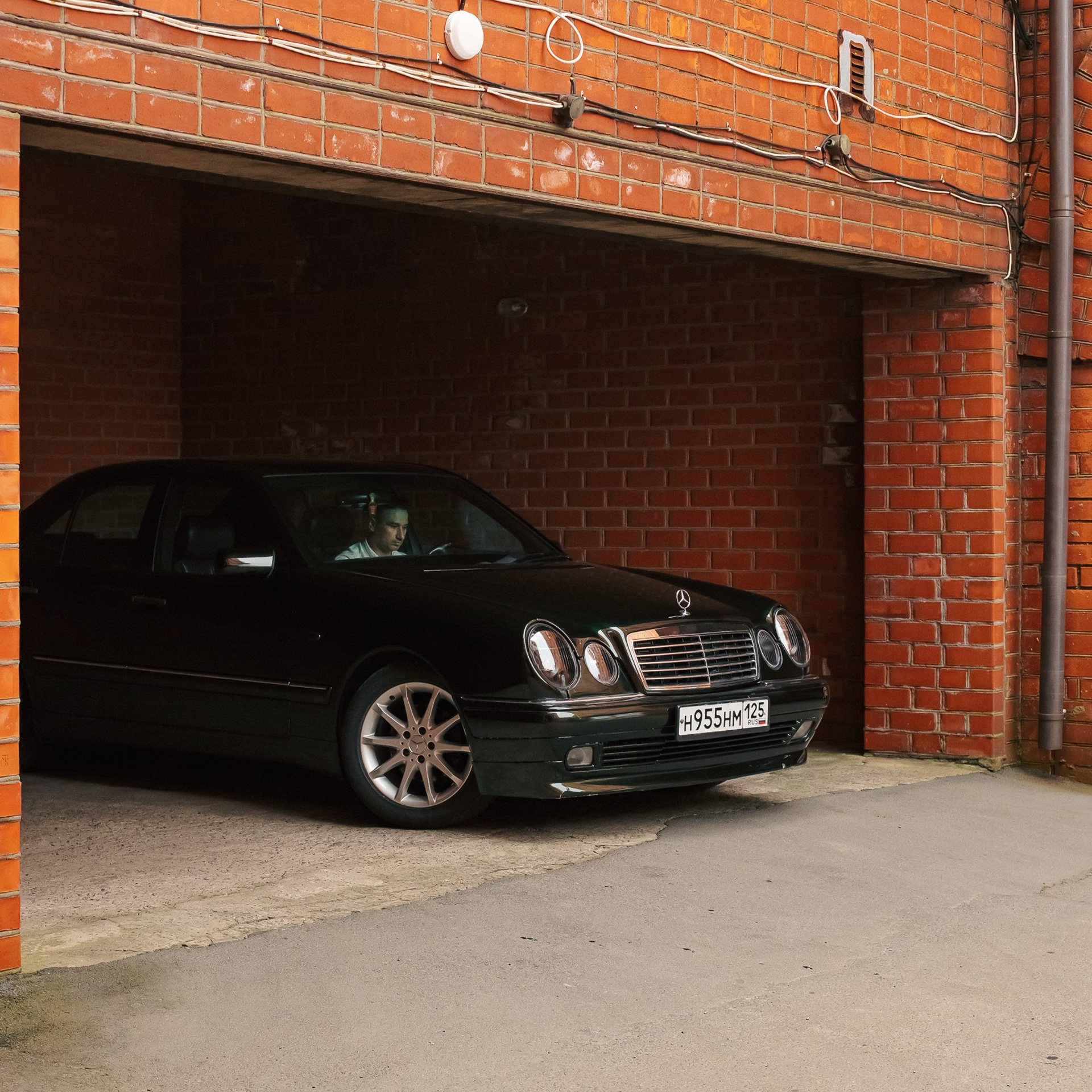 Ваня и мерседес, фото сделанно для продажи. продал машину за неделю