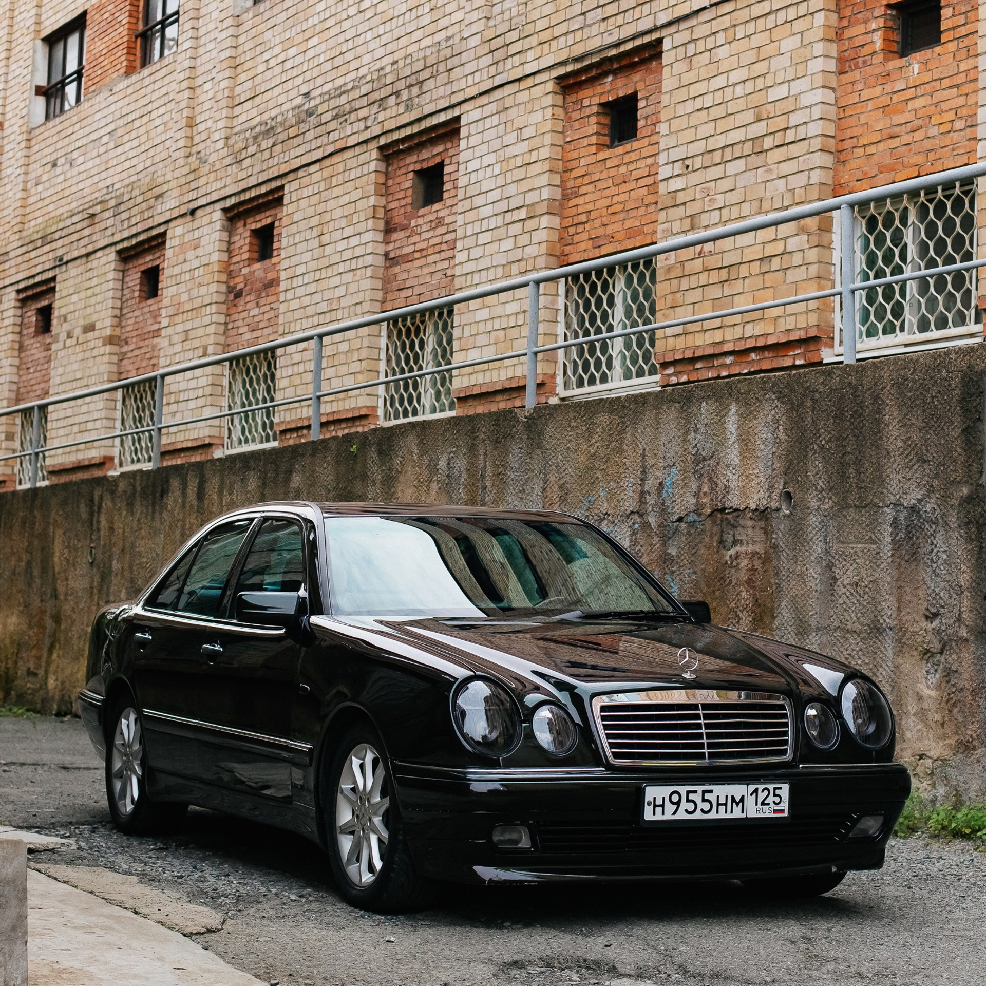 Ваня и мерседес, фото сделанно для продажи. продал машину за неделю