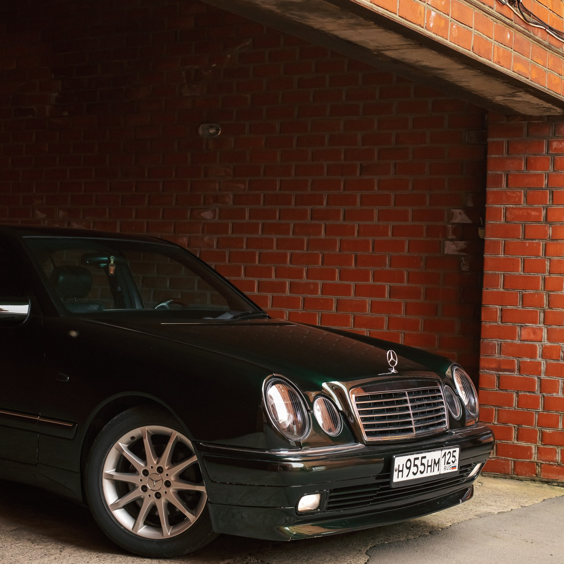 Ваня и мерседес, фото сделанно для продажи. продал машину за неделю