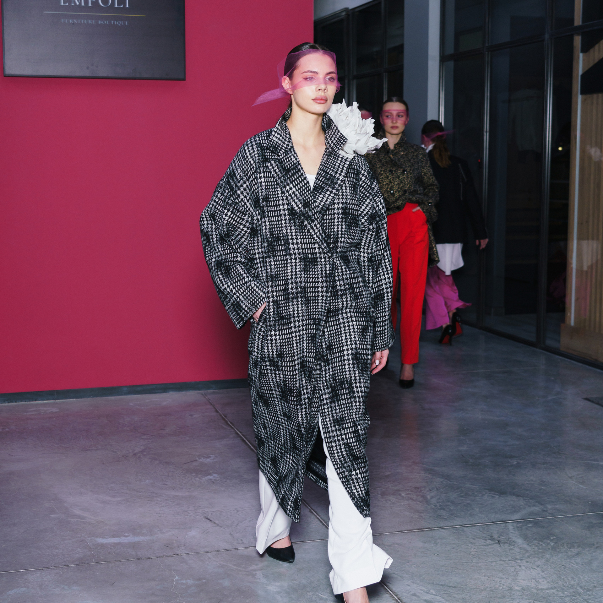 Показ дизайнерской одежды. Студия коммерческой съемки ХВОЯ