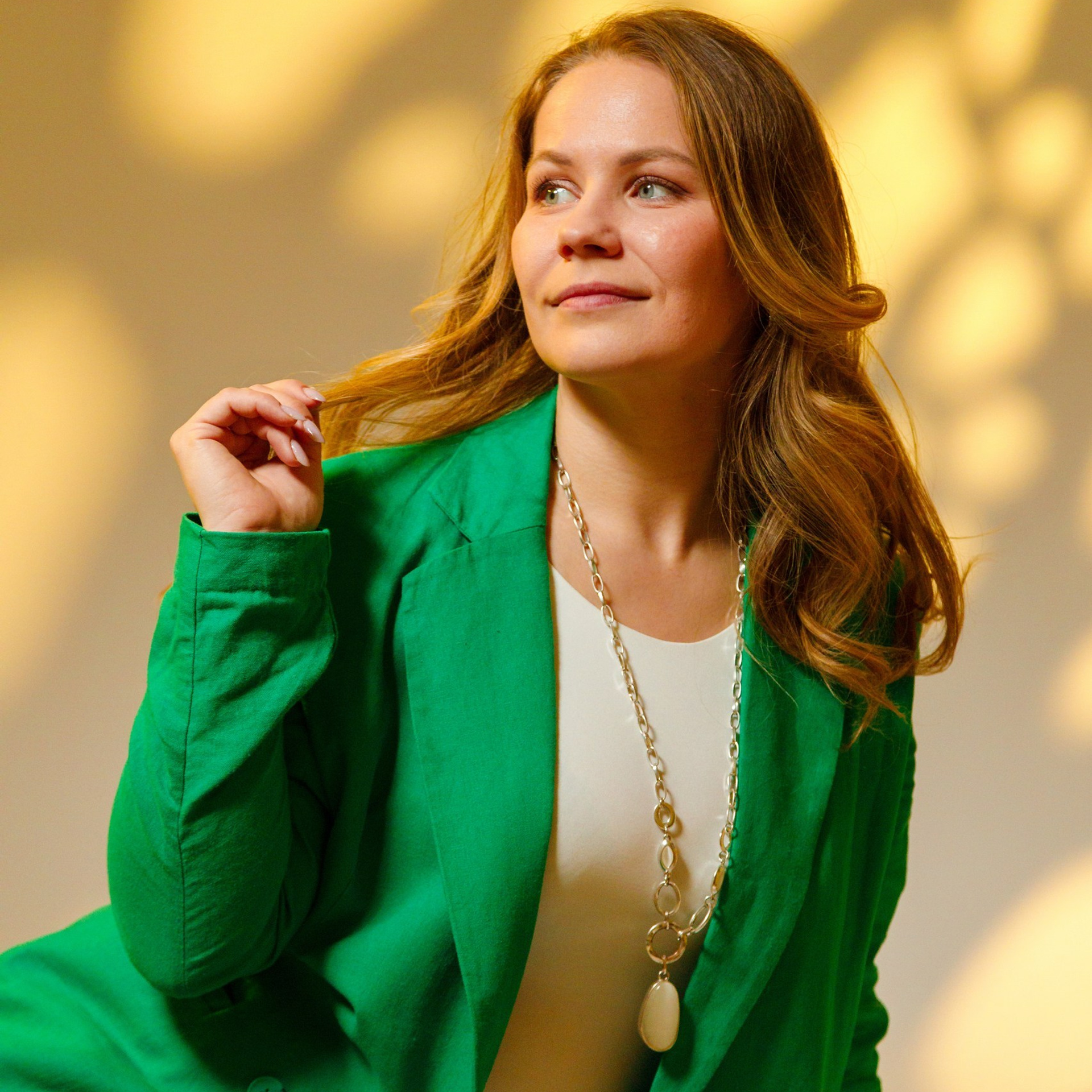 Деловая и индивидуальная фотосессия. Студия коммерческой съемки ХВОЯ