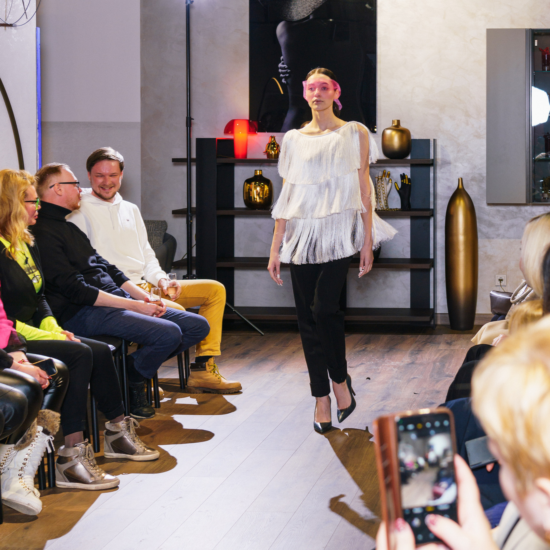 Показ дизайнерской одежды. Студия коммерческой съемки ХВОЯ