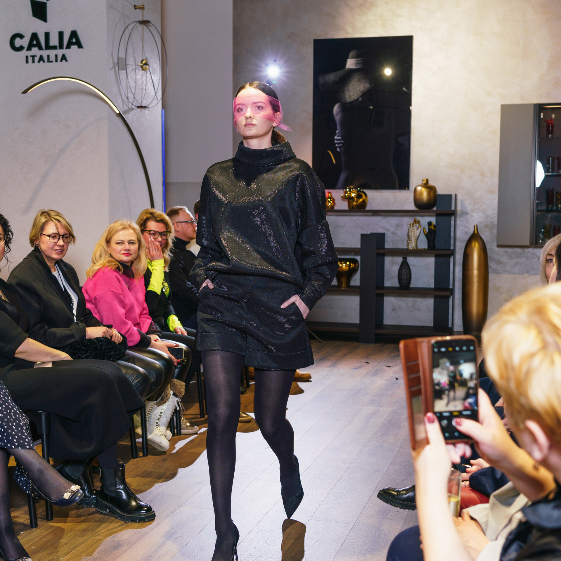 Показ дизайнерской одежды. Студия коммерческой съемки ХВОЯ