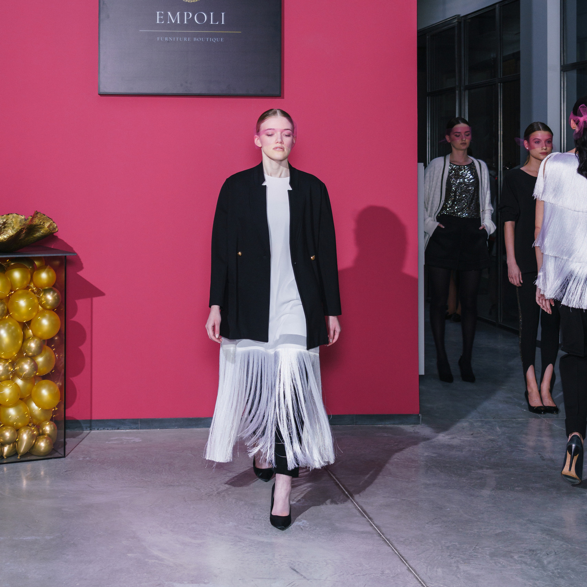 Показ дизайнерской одежды. Студия коммерческой съемки ХВОЯ