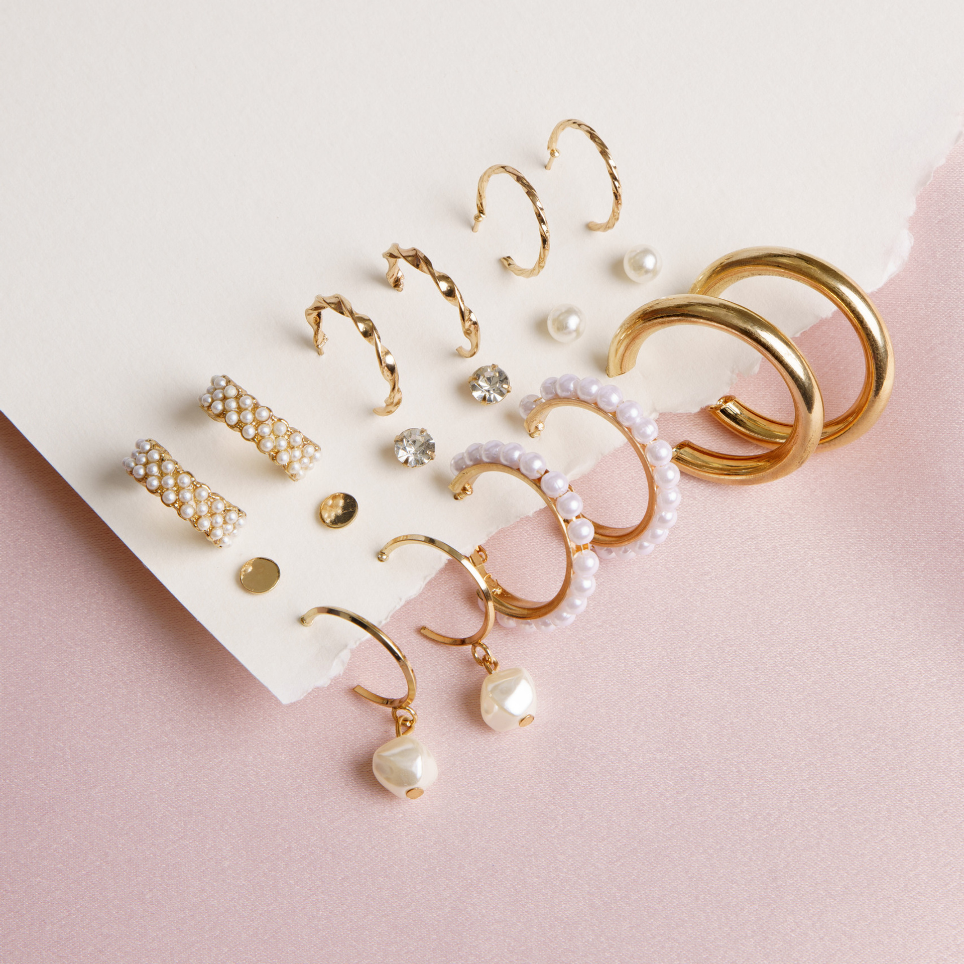 Предметная съемка бижутерии, часов и ювелирных изделий для  каталога, сайта, маркетплейсов. Студия коммерческой съемки ХВОЯ