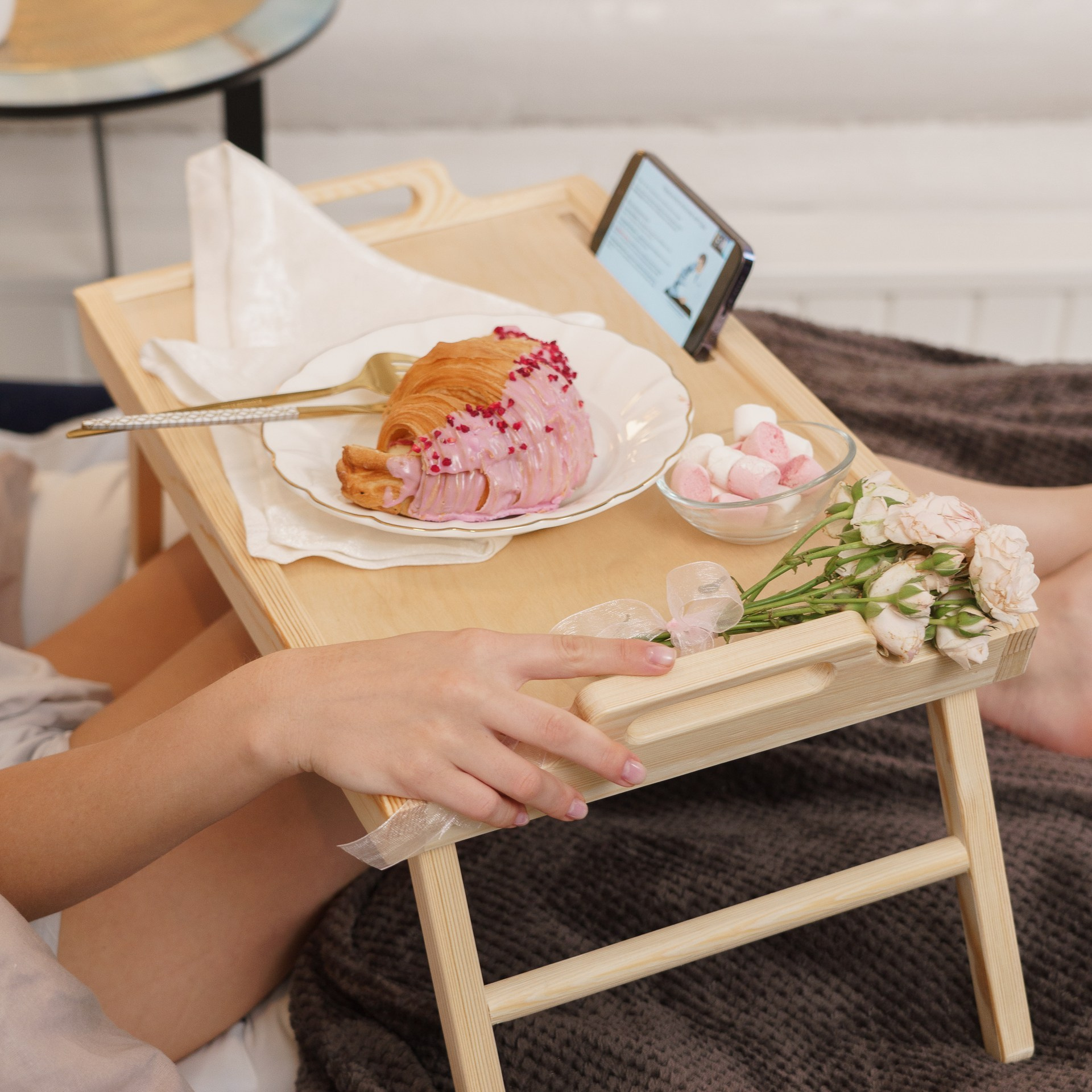 Предметная съемка с моделями. Студия коммерческой съемки ХВОЯ