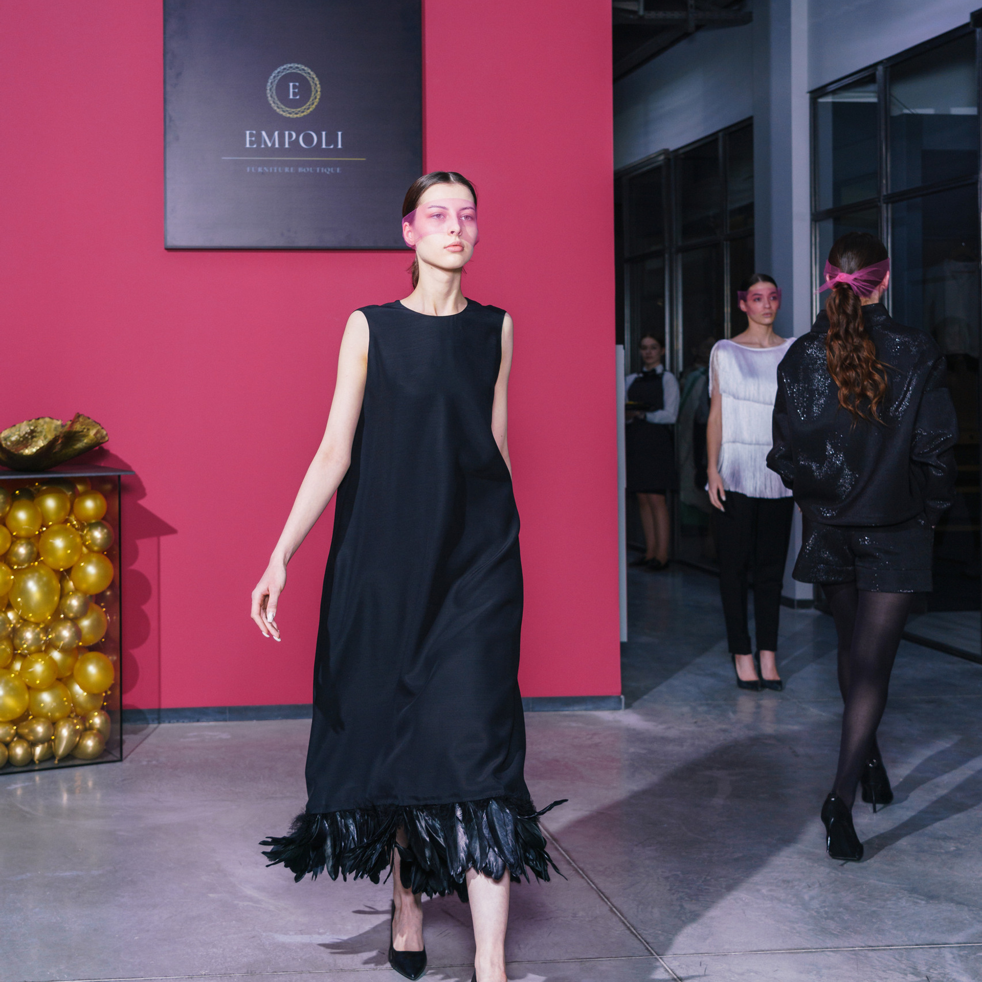 Показ дизайнерской одежды. Студия коммерческой съемки ХВОЯ