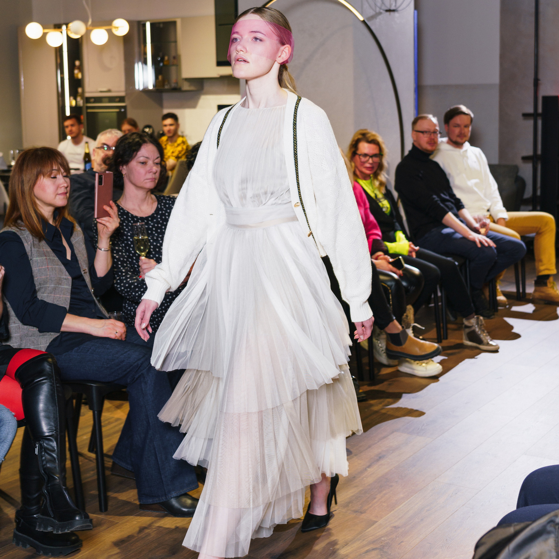 Показ дизайнерской одежды. Студия коммерческой съемки ХВОЯ