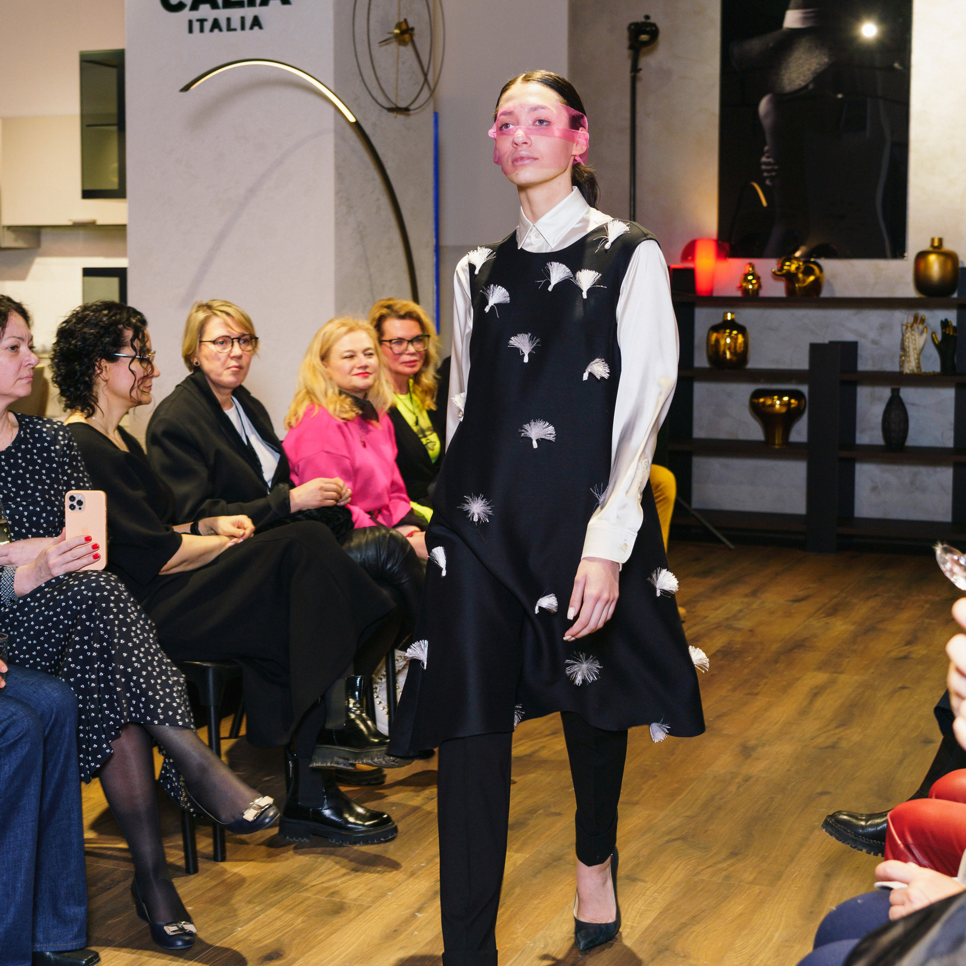 Показ дизайнерской одежды. Студия коммерческой съемки ХВОЯ