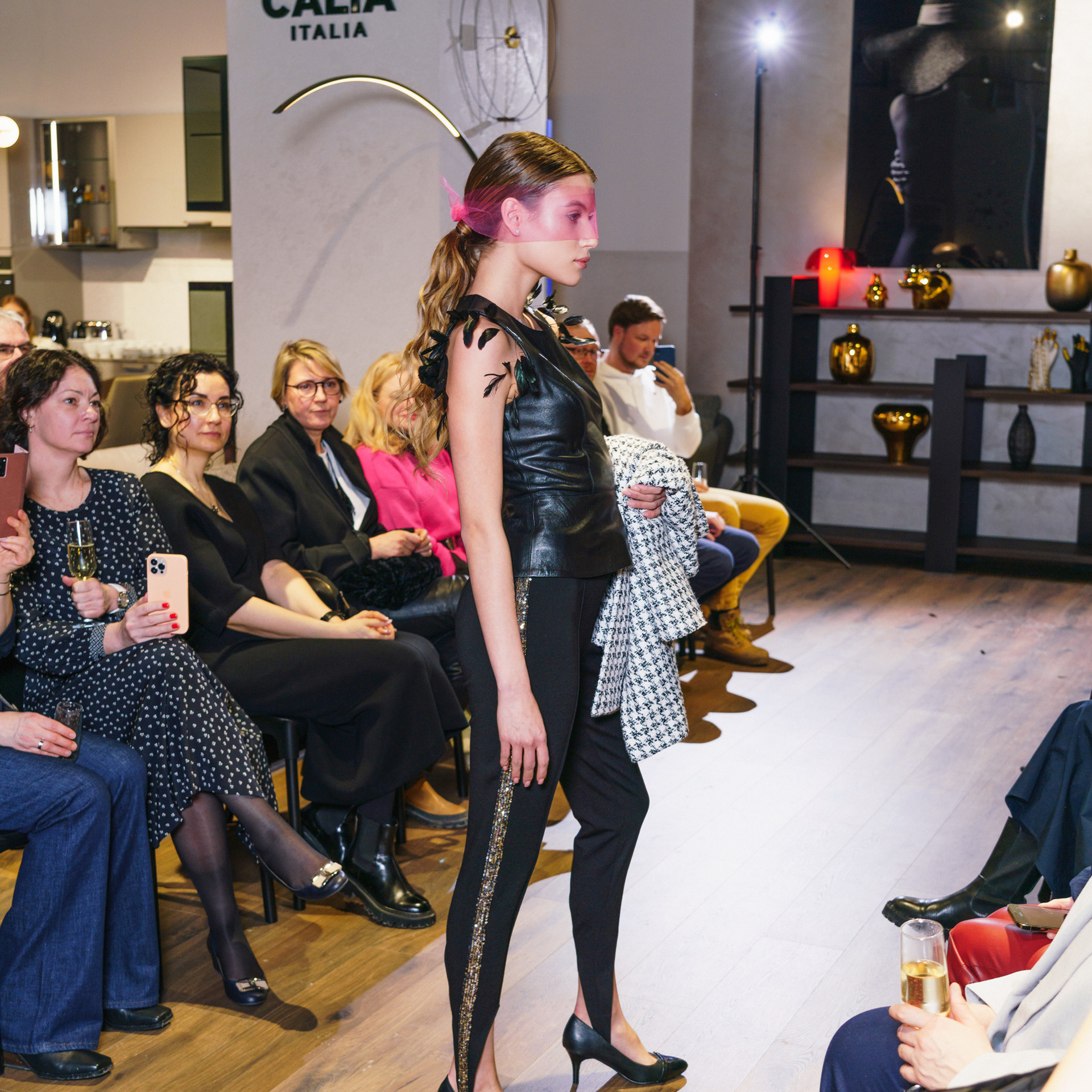 Показ дизайнерской одежды. Студия коммерческой съемки ХВОЯ