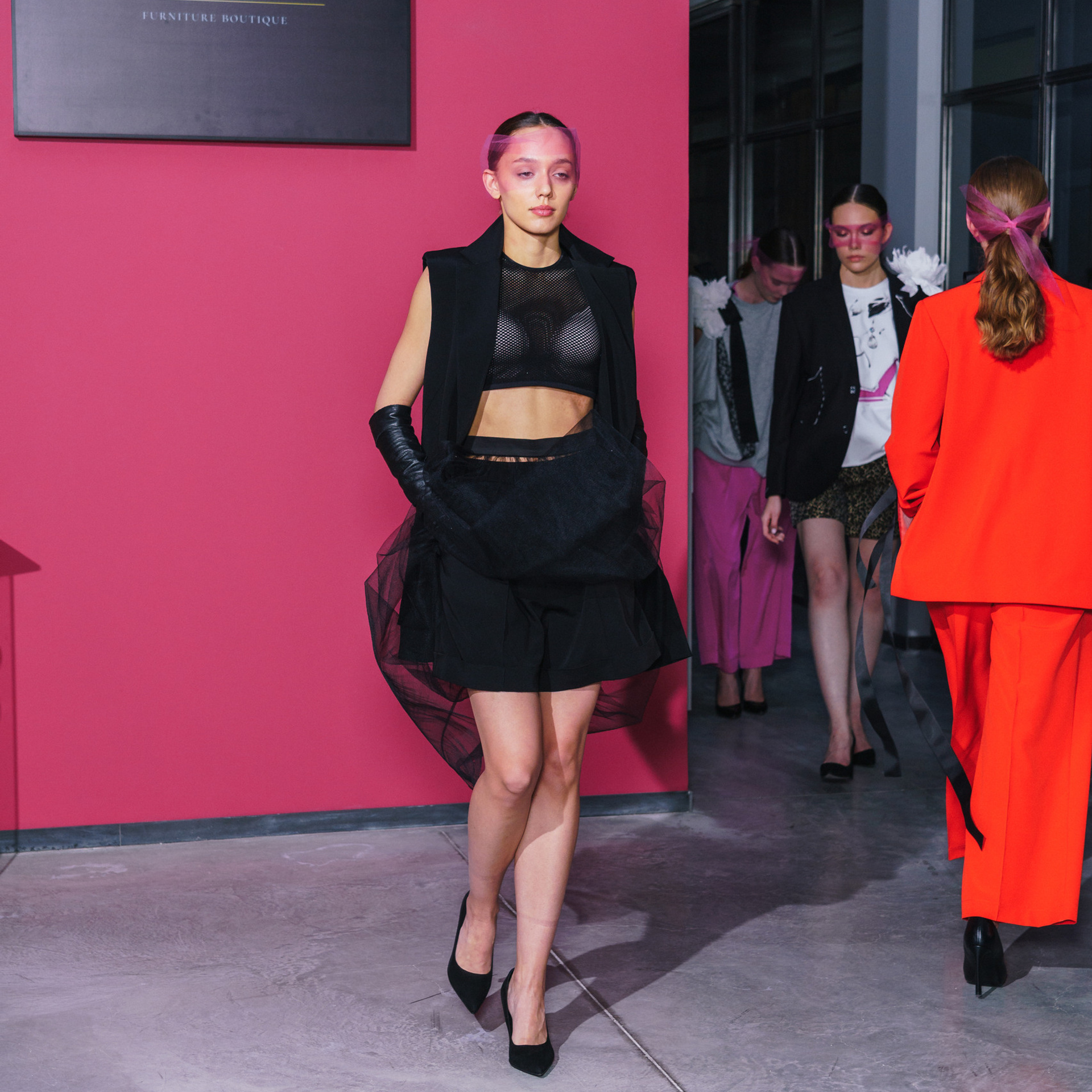 Показ дизайнерской одежды. Студия коммерческой съемки ХВОЯ