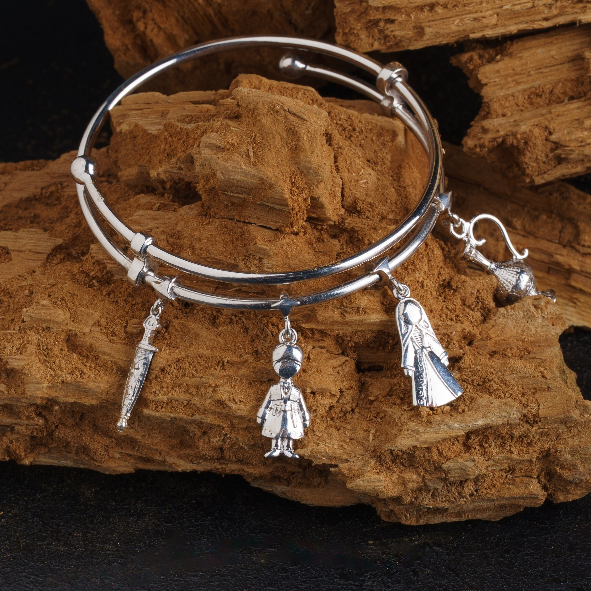 Предметная съемка бижутерии, часов и ювелирных изделий для  каталога, сайта, маркетплейсов. Студия коммерческой съемки ХВОЯ